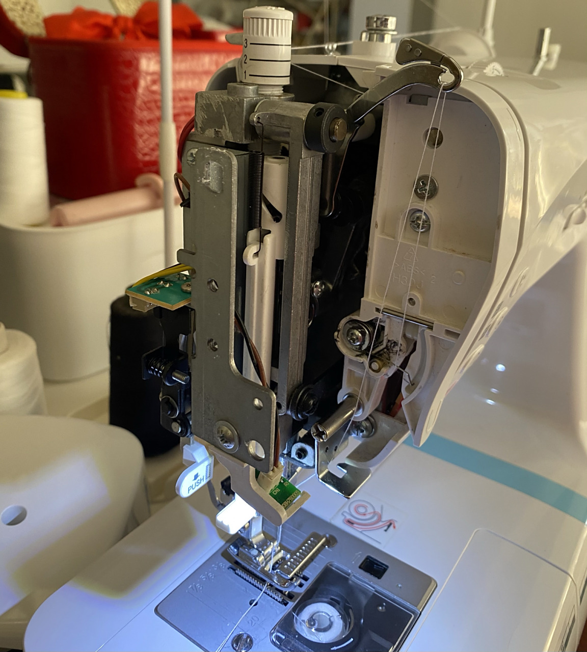 家用缝纫机,重机80,面线松,底线紧 95线太松还是太紧?