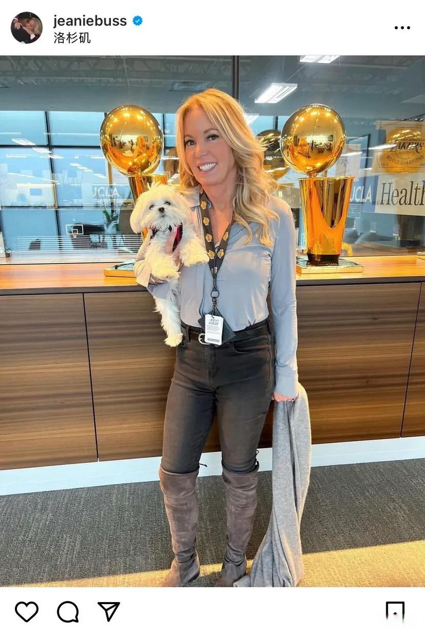 湖人老板珍妮巴斯晒照