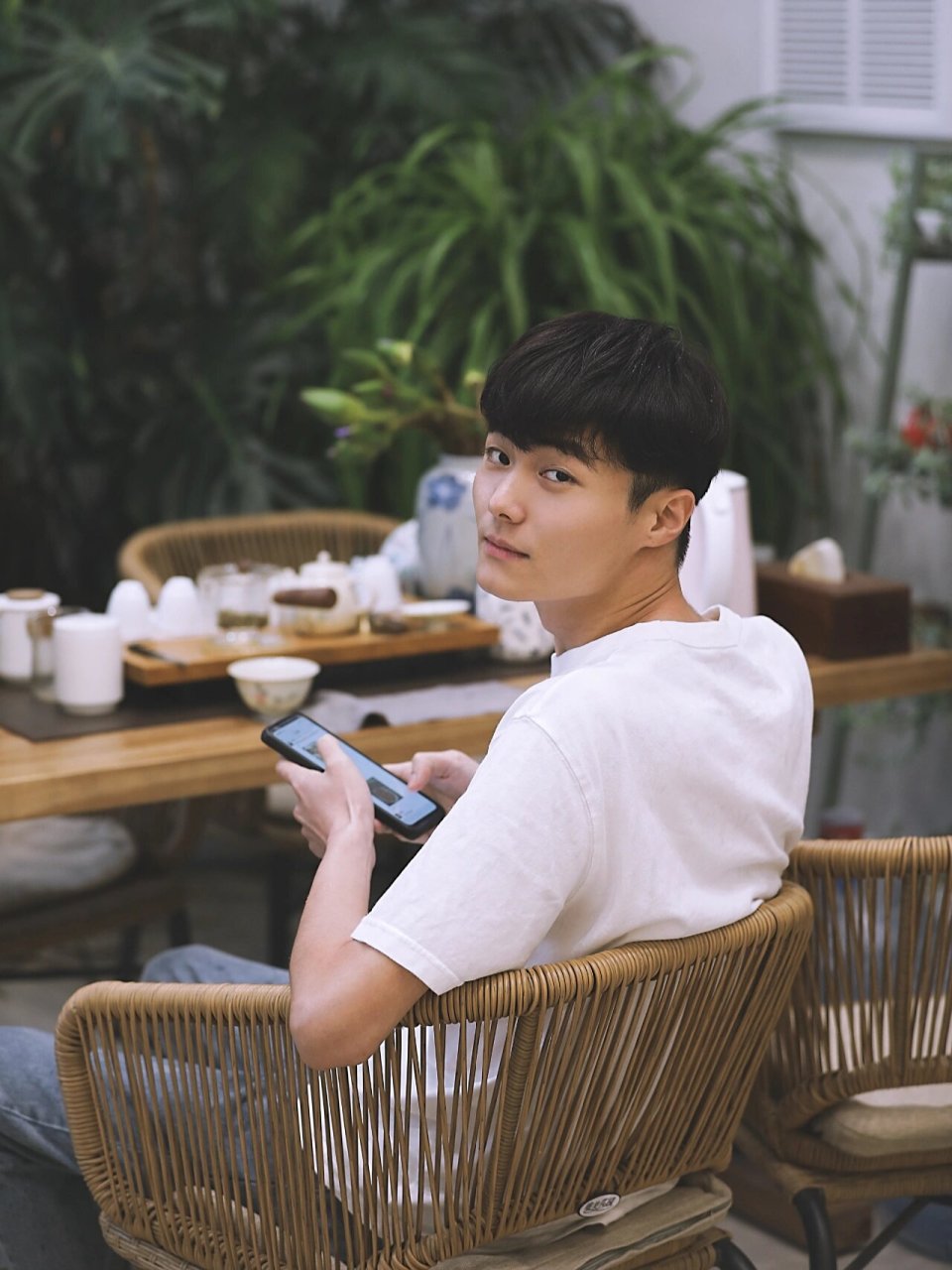 一组帅哥照 发一组帅哥照片吧