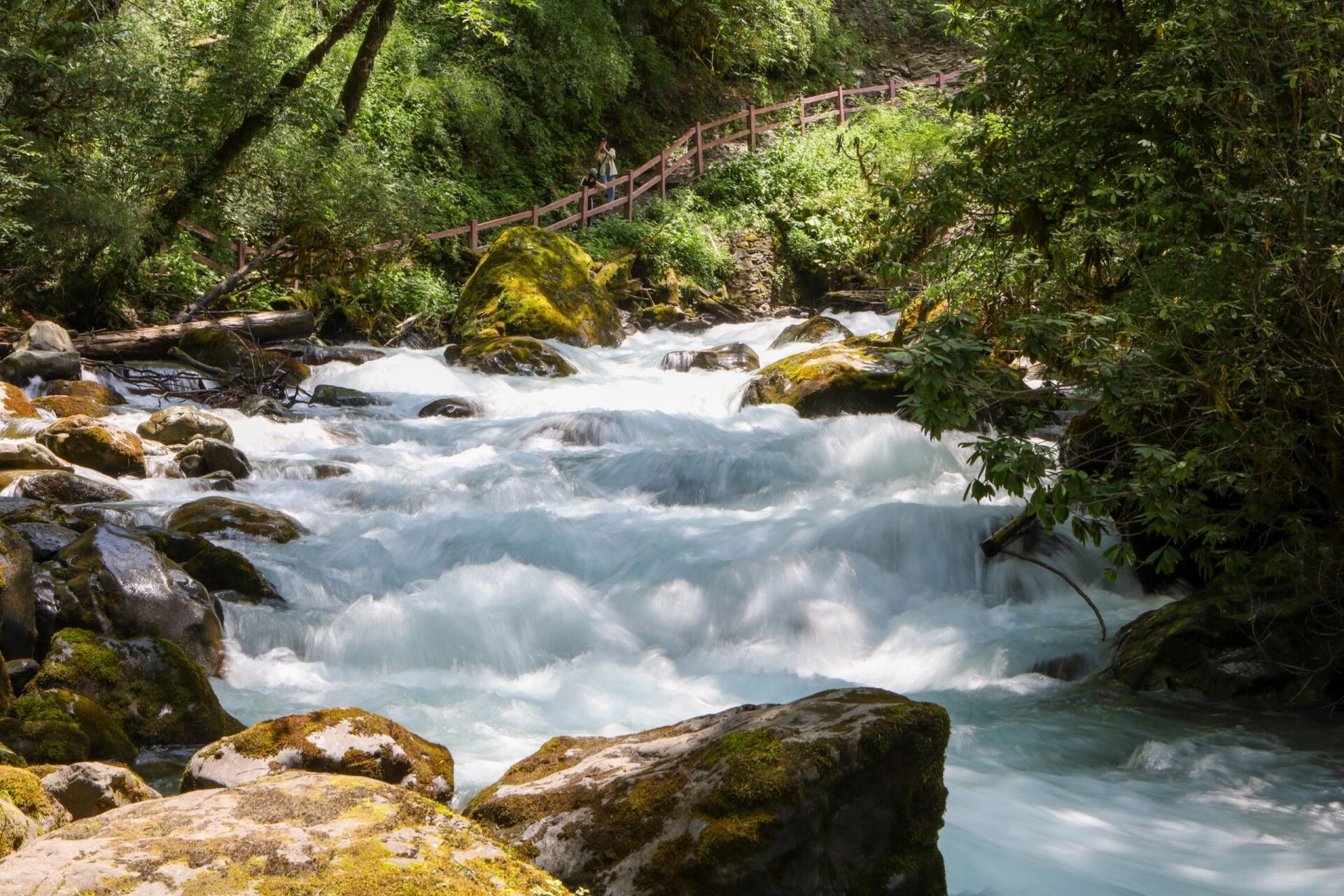 我们在成都|邓生沟徒步攻略  概况介绍:邓生沟是巴朗山山腰的一处风景