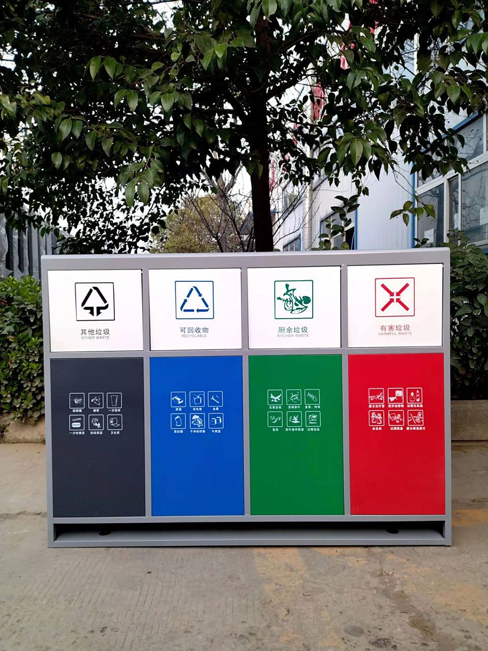 四分类垃圾箱的实景照片9399939993999399