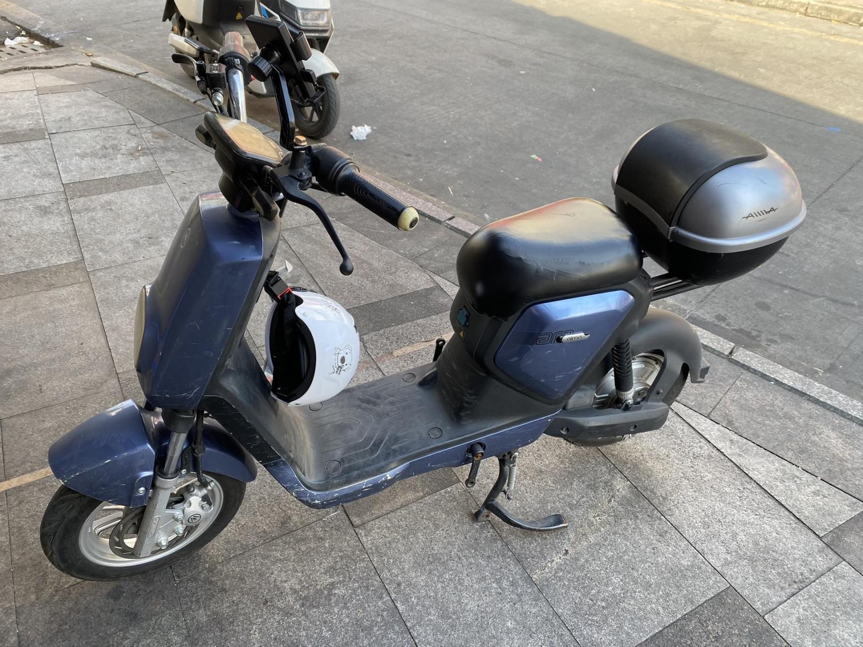 爱玛电动车,新国标48v锂电16a,可拆卸电池,能跑30公里左右,特价800