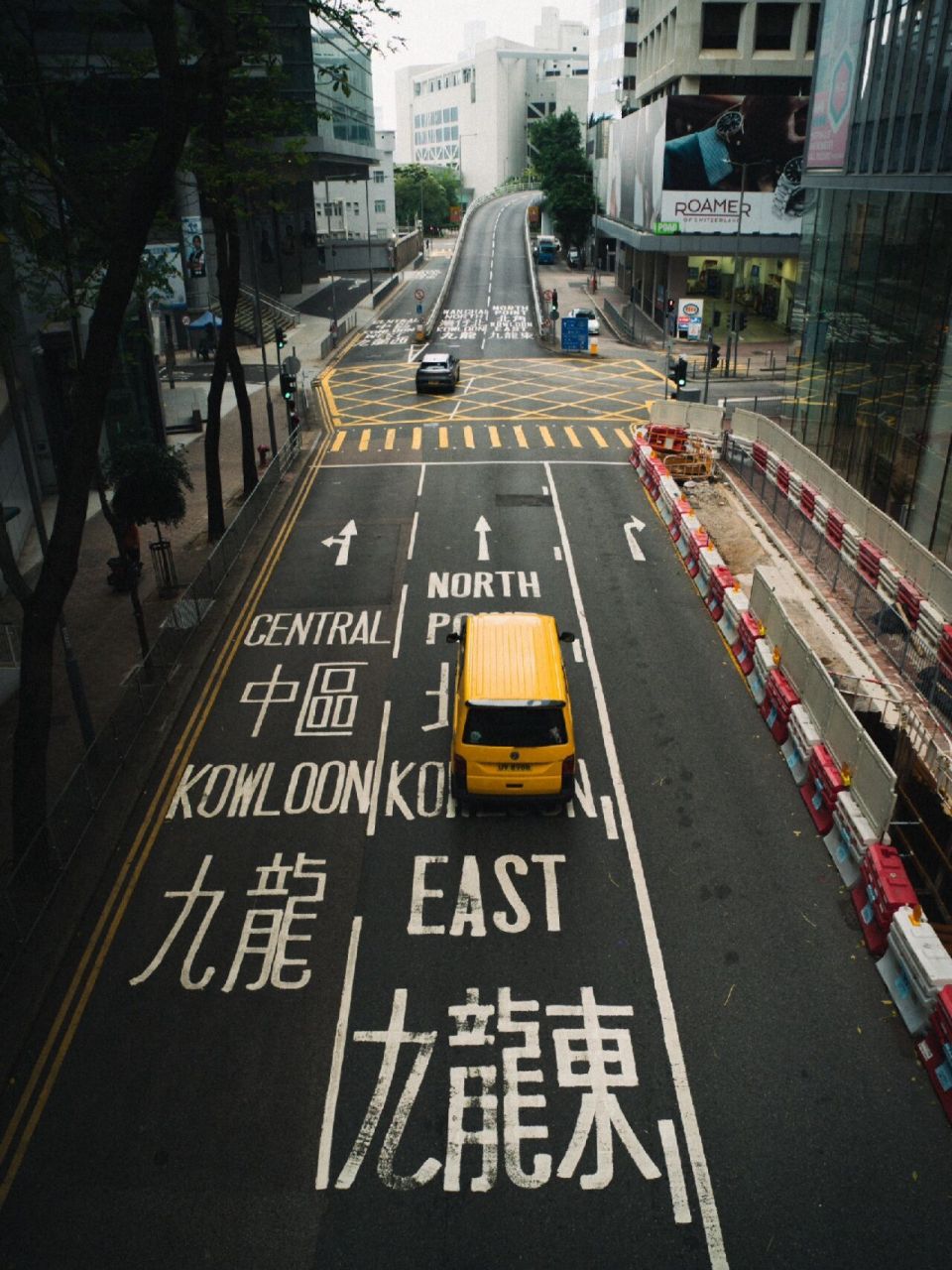 五一来香港一定不能错过的轩尼诗道 走上天桥俯视连接湾仔和铜锣湾的