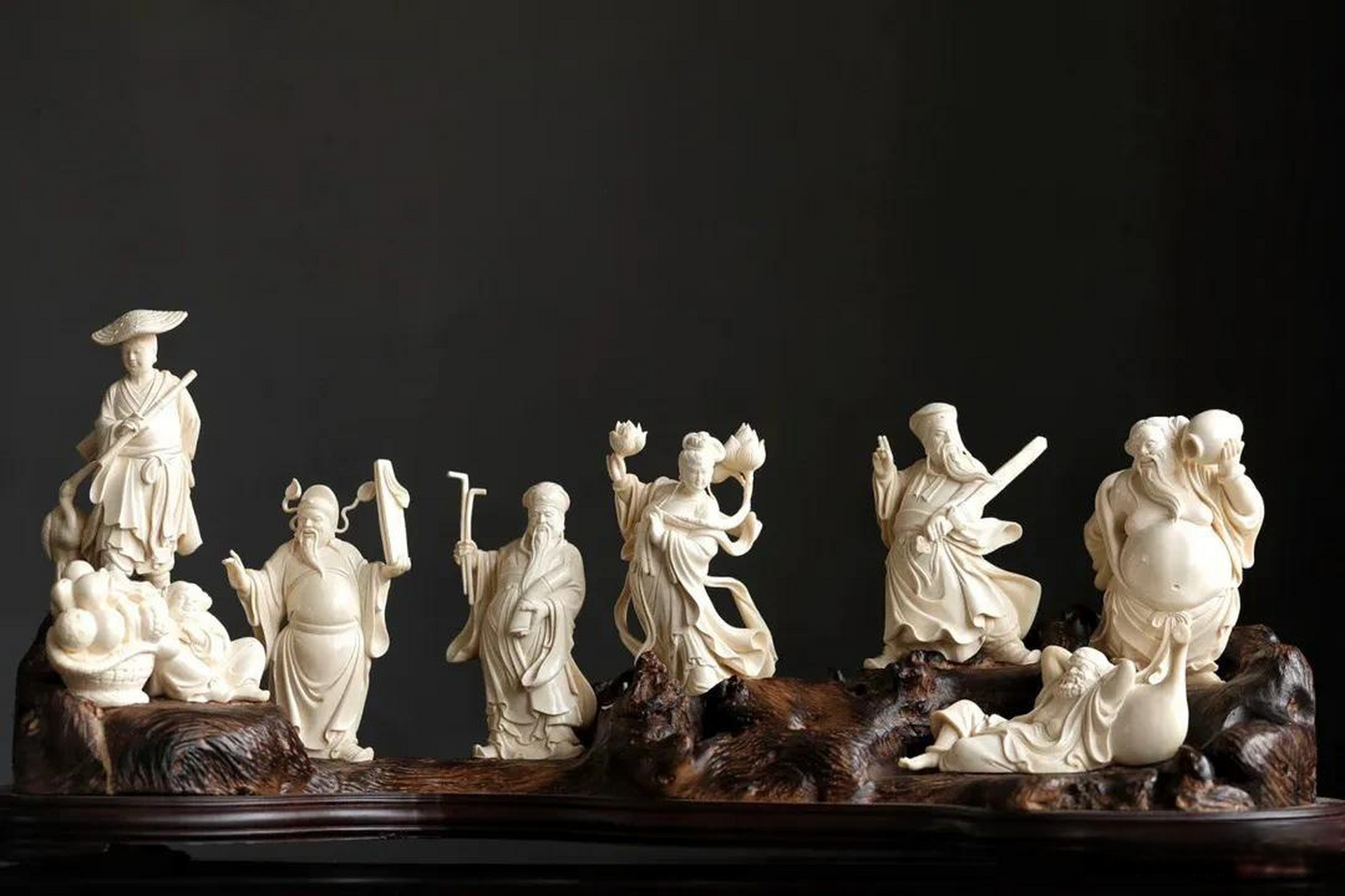 八仙过海各显神通  完美呈现浮雕  气势恢宏,八仙各持法器,姿态各异