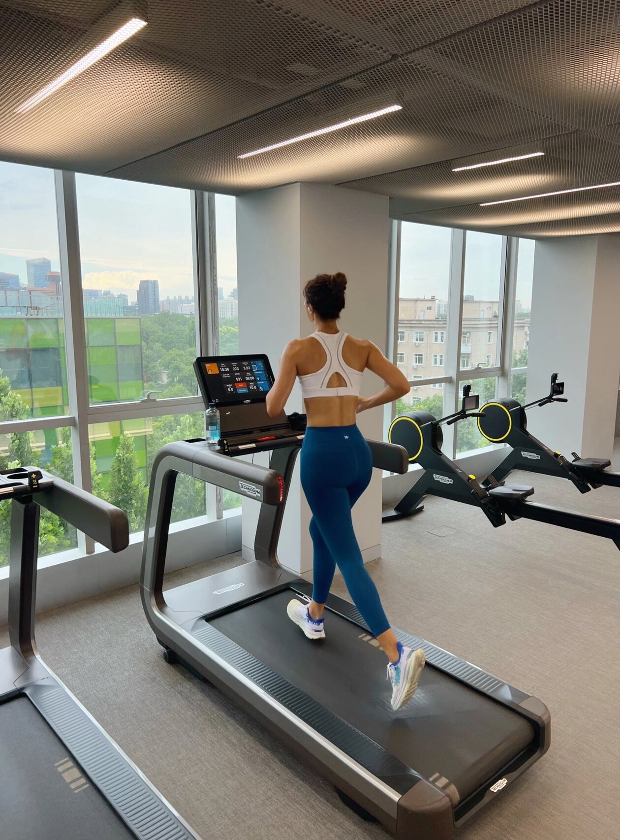 跑步机5公里9369♀15新手开跑前要注意的5件事 嗨周一好,我是断