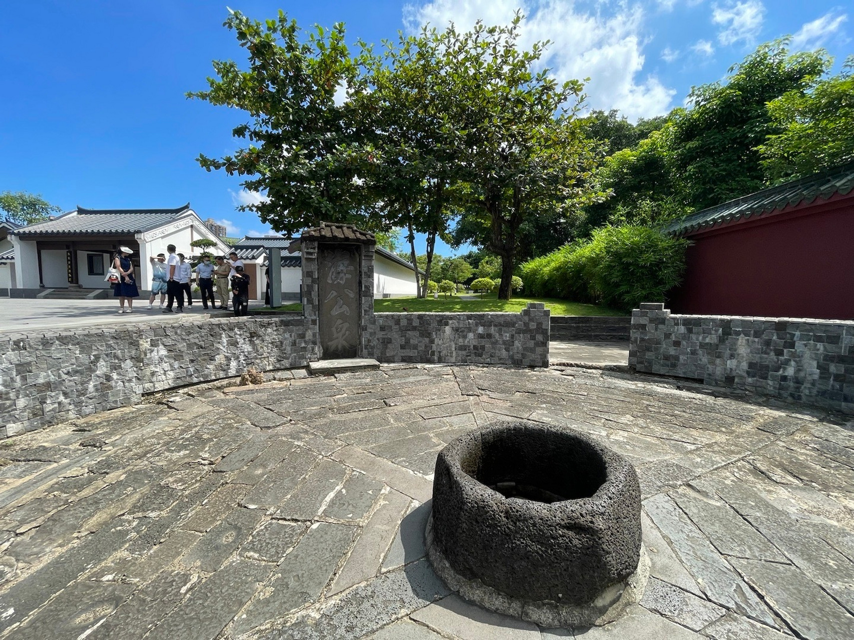 上午参观了海瑞文化公园,很受触动!内心也五味杂陈!