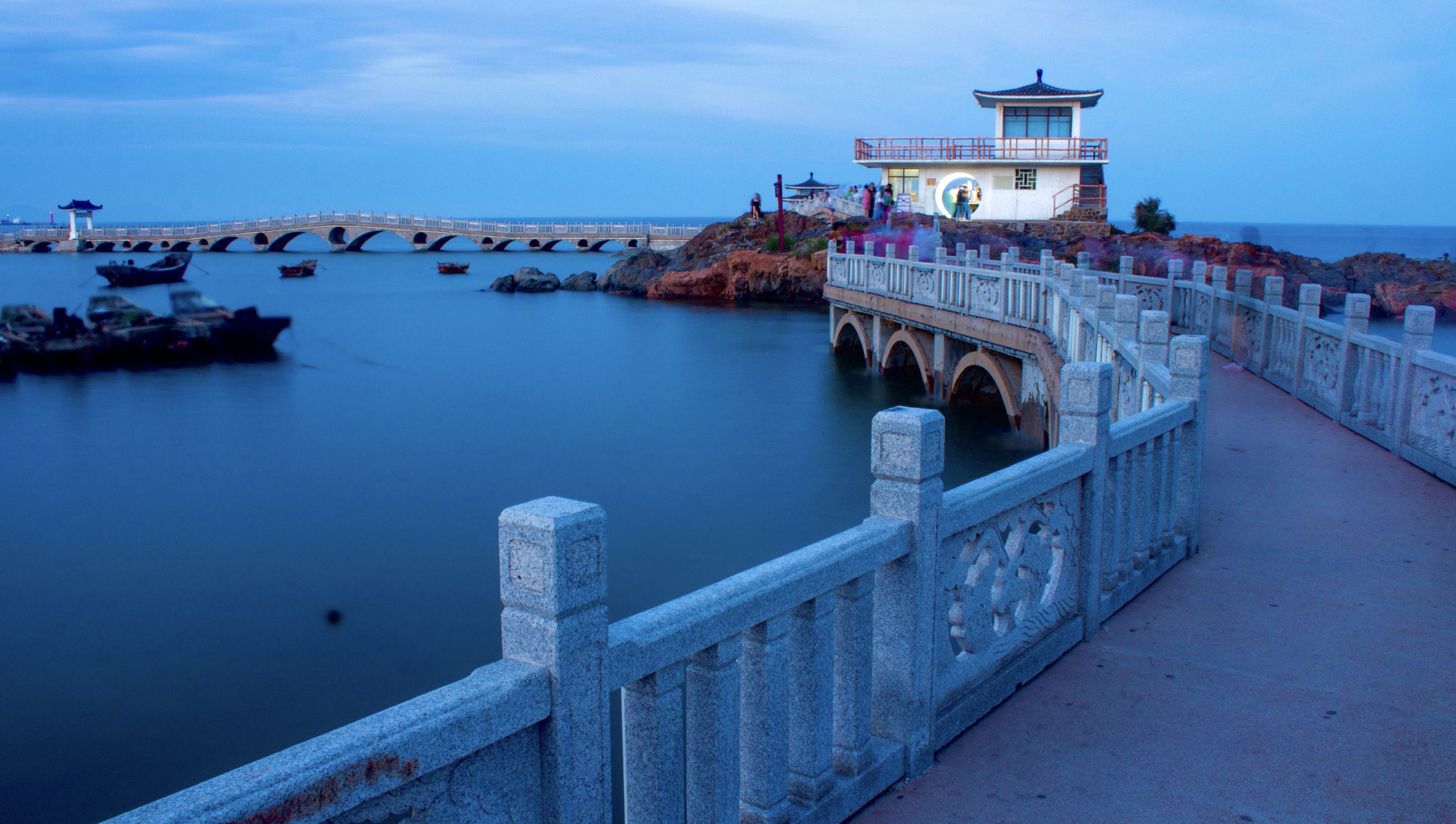 菊花岛 菊花岛地处辽宁省兴城市十五里海中,菊花岛乡由菊花岛,磨盘山