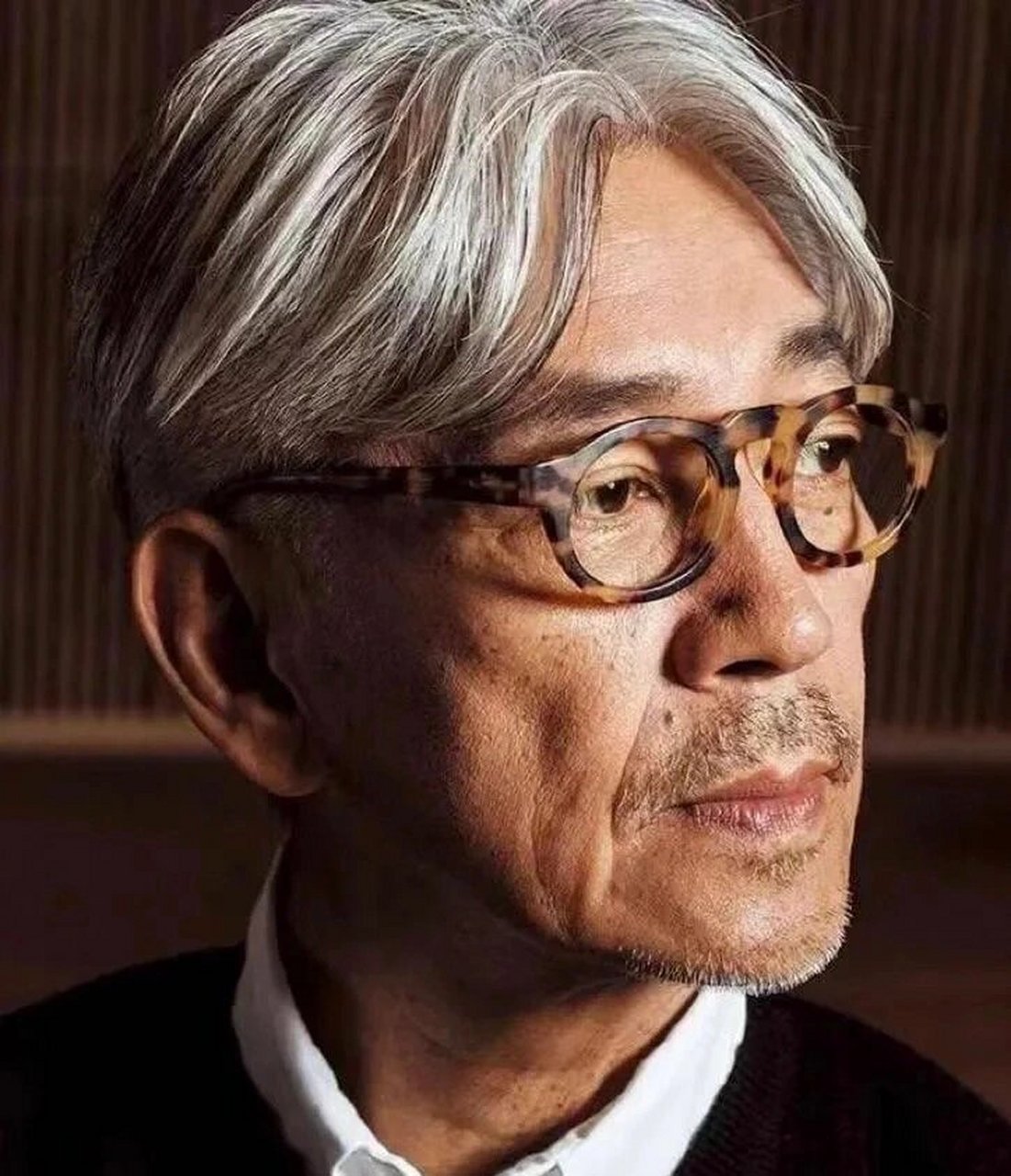 坂本龙一 先生戴的小众复古眼镜 非常适合从事艺术行业者佩戴的彰显