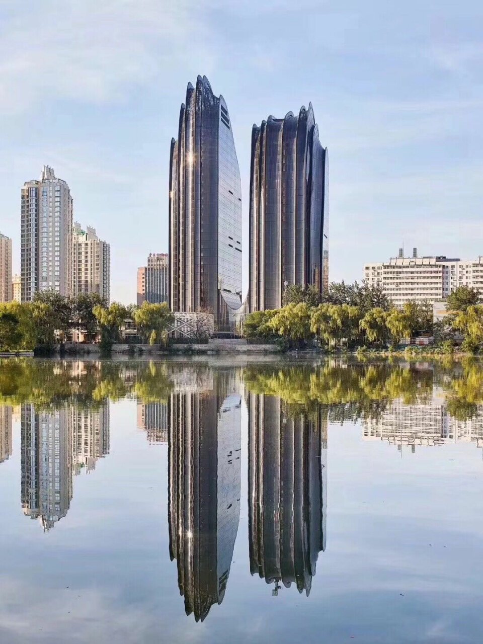 骏豪中央公园广场 让建筑成为自然的延续 中央公园广场项目设计时是