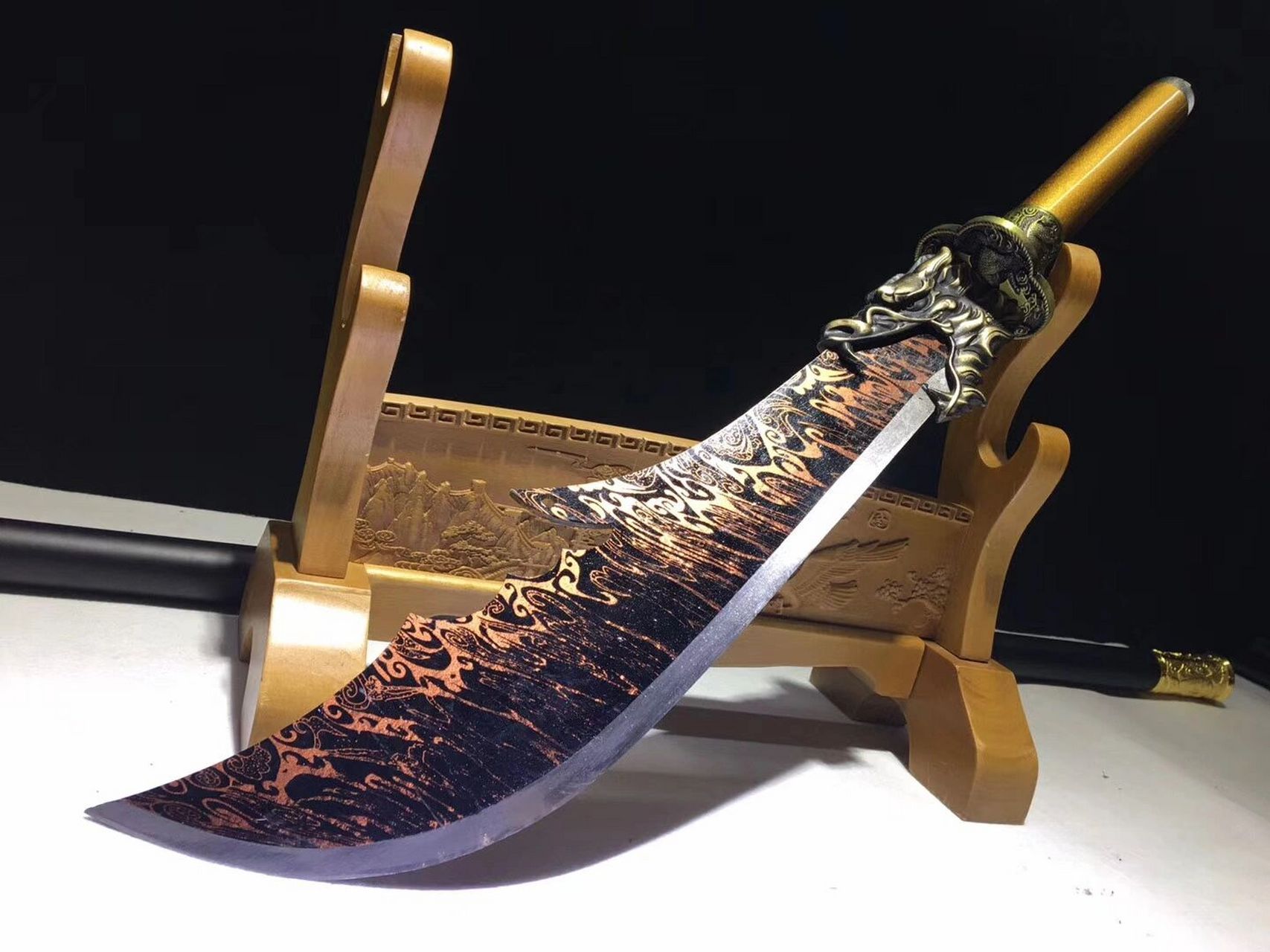 关公大刀,十八般兵器 紫雲关公刀,未开刃,全长173cm,刃长45cm,柄长128