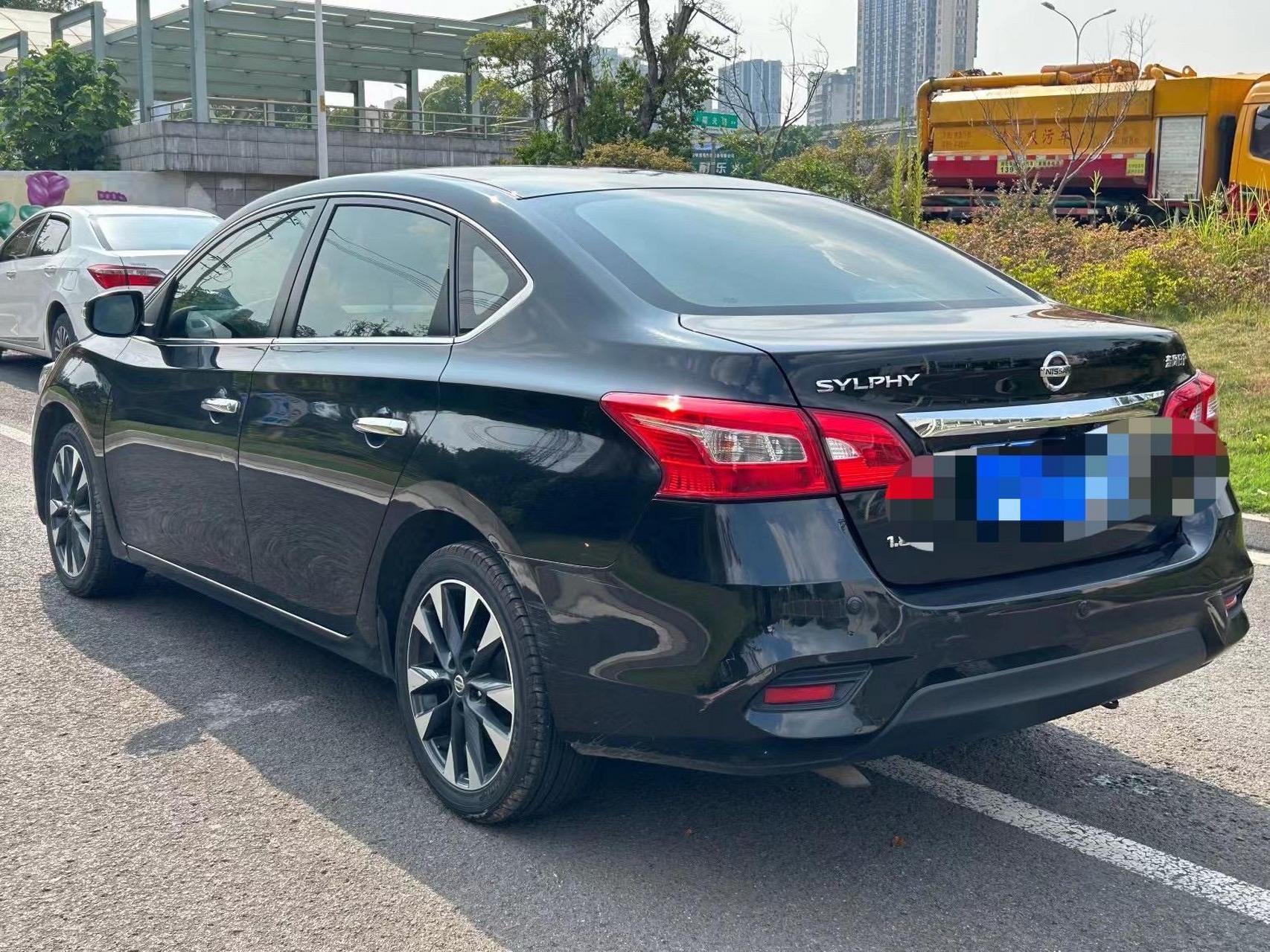 十三代轩逸1.8豪华版.