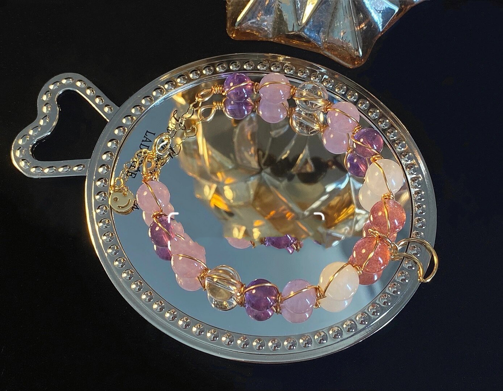 紫水晶 amethyst-----能源之石 紫水晶寓意: 紫水晶象征着宁静与安全