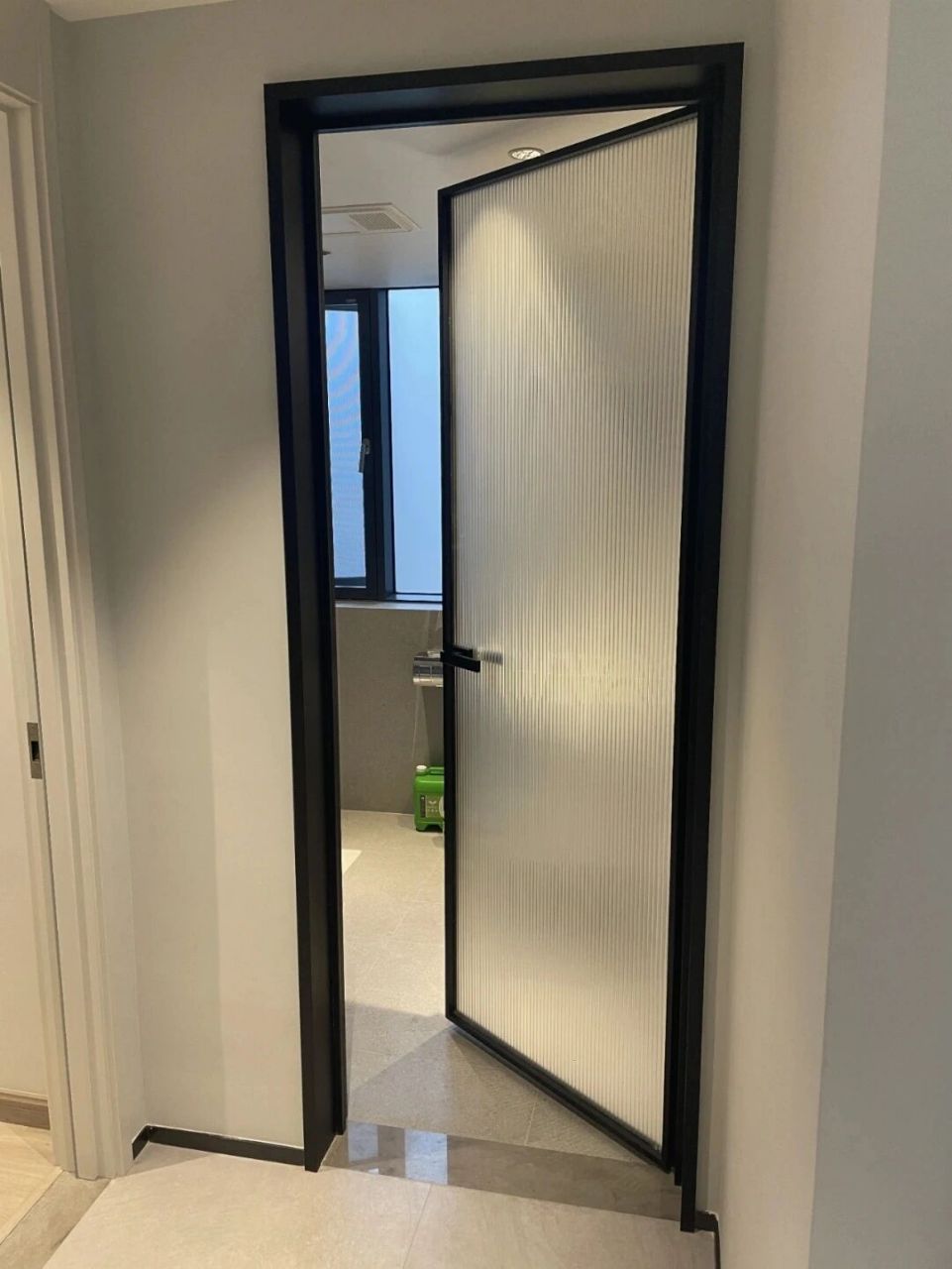 你会选择长虹玻璃还是灰油砂 长虹玻璃好还是选择油砂玻璃好?