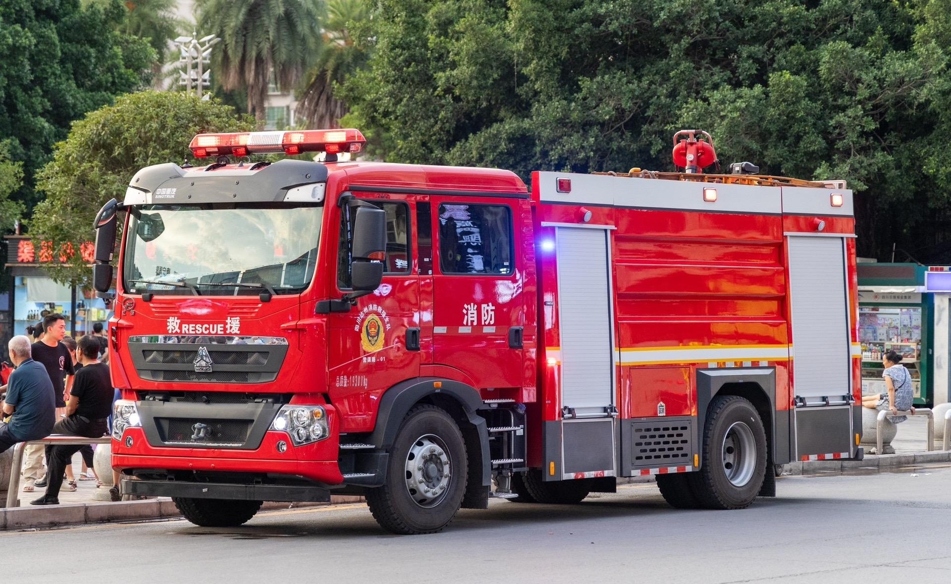 豪沃水罐消防车