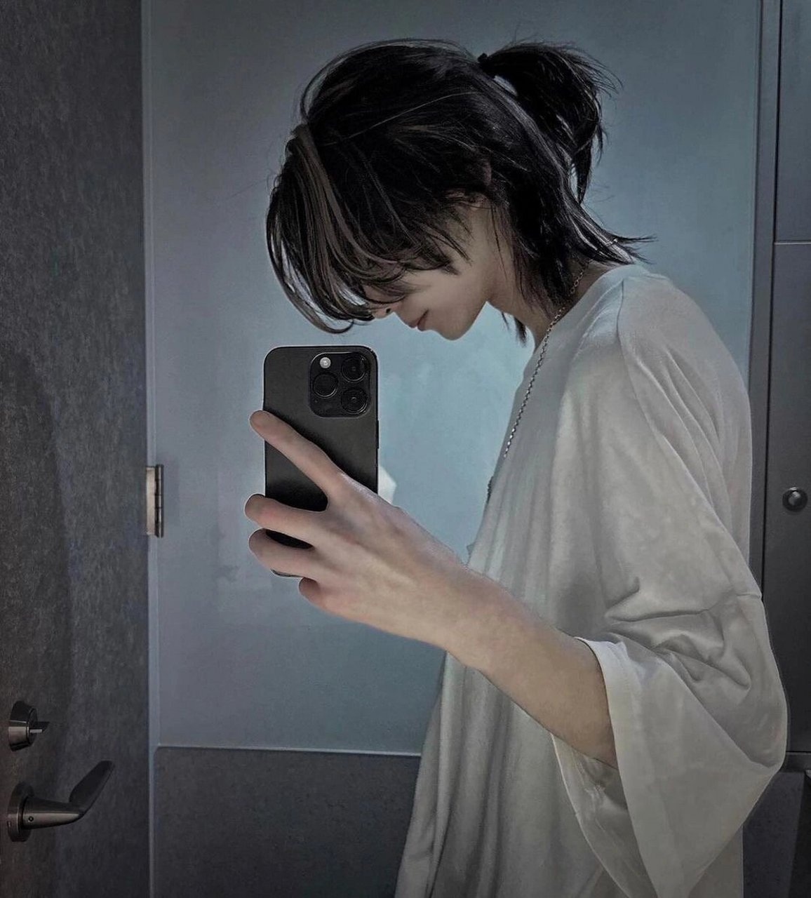 适合艺术生小哥哥 天然底色抽出部分浅金挑染 发型与色彩融合 侧脸sha