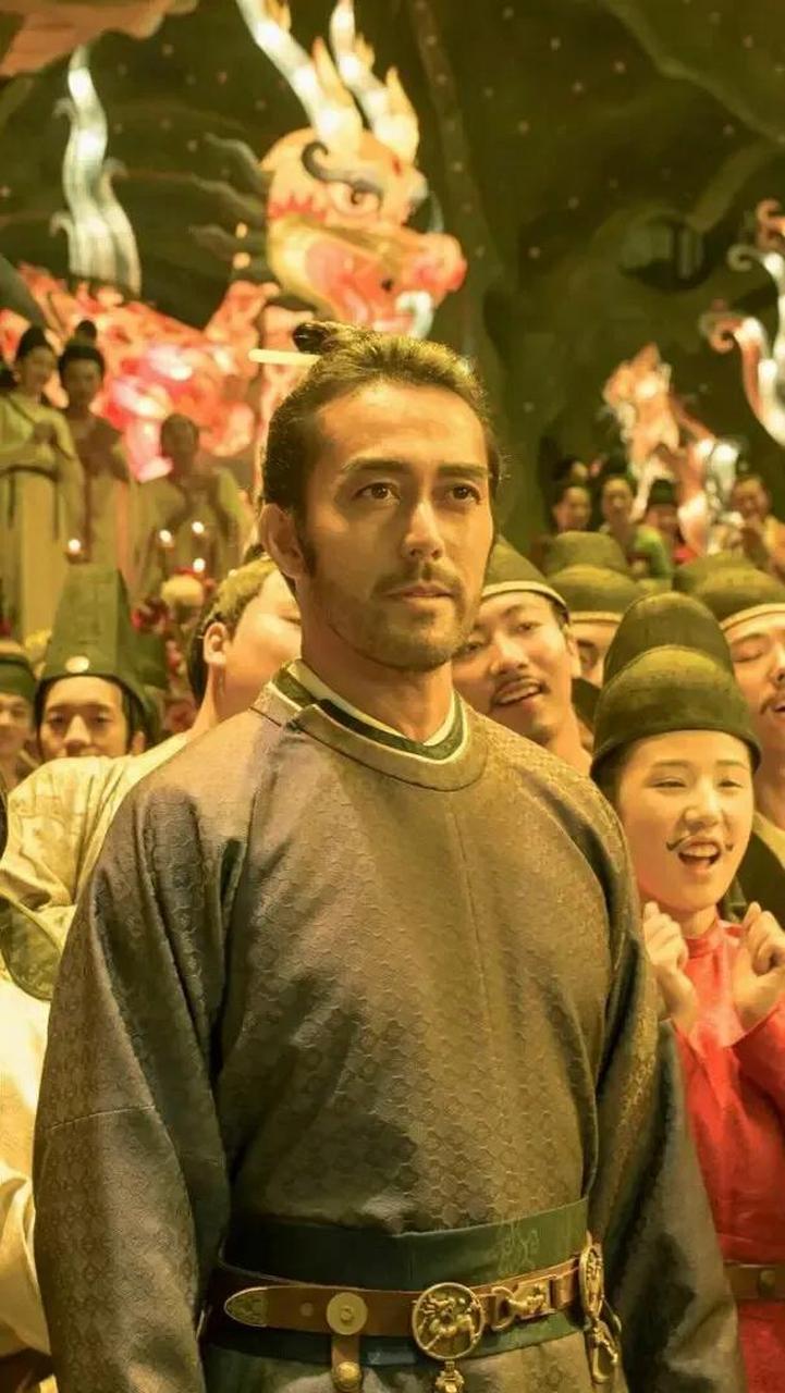 大唐盛世,万国来朝,各路朝贡使节服装离奇,语言各异,游走于长安大街