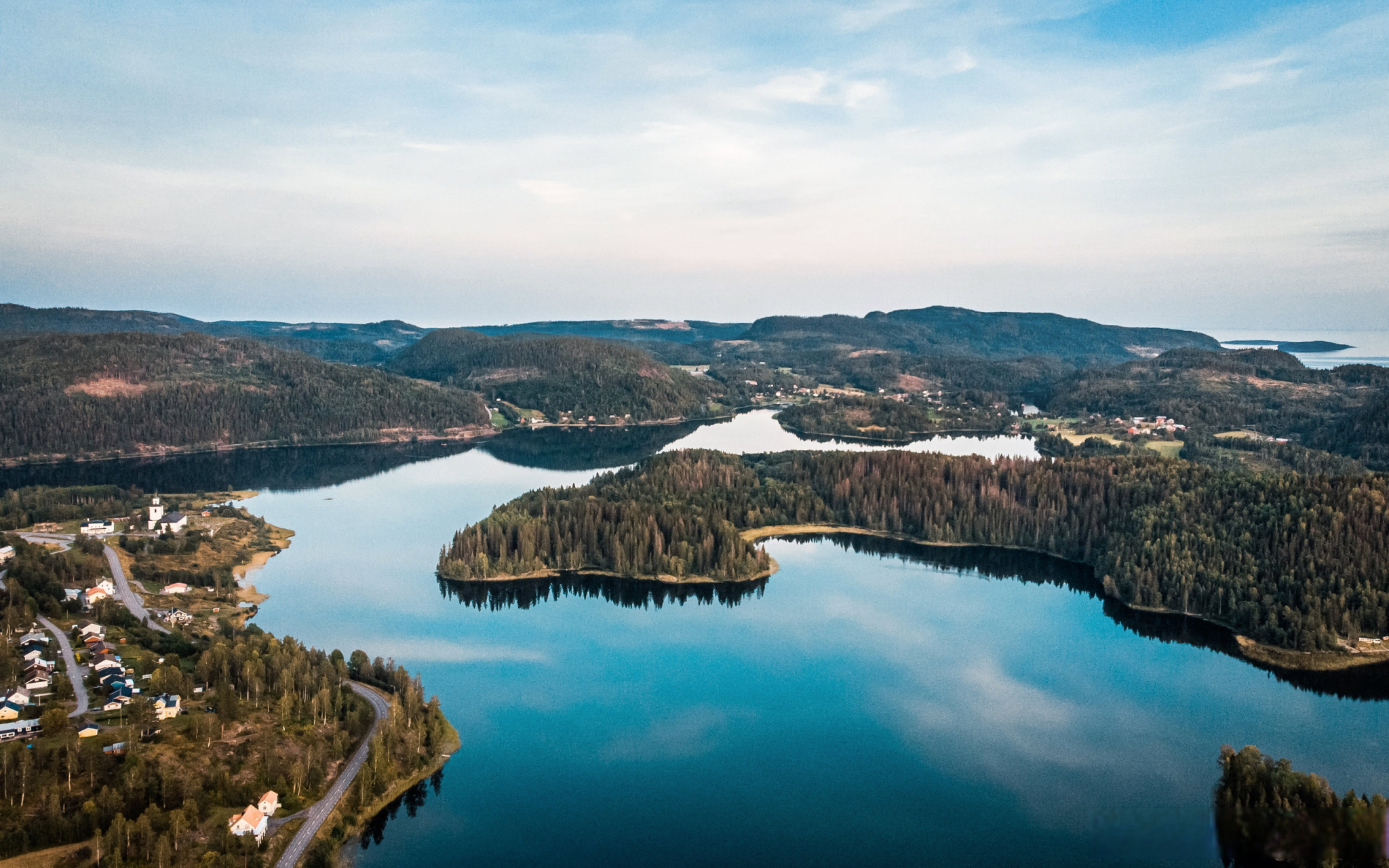 瑞典高海岸,犹如一首自然的史诗,矗立于波的尼亚湾东北,向世界述说着