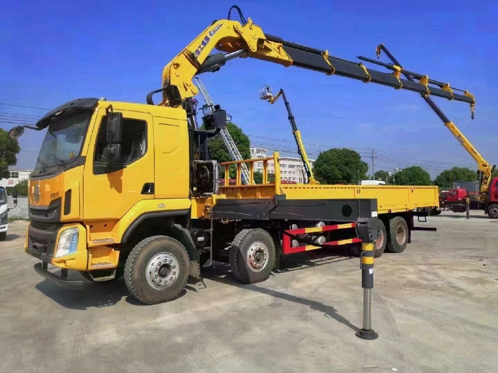 徐工21吨折臂随车吊 徐工折臂随车吊 柳汽乘龙前四后八玉柴350马力,12