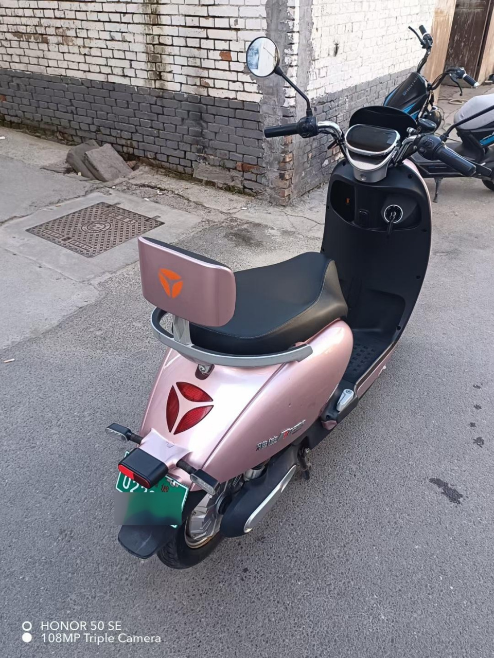 雅迪m6mini踏板电摩,合格证手续齐全,60v五块石墨烯电池