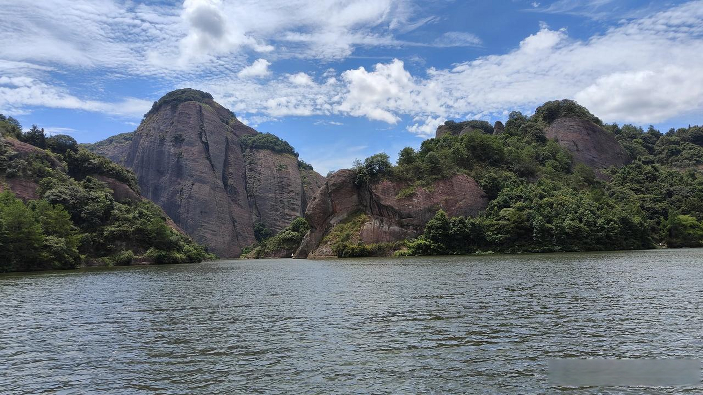 会昌汉仙岩,爬山太热,游湖,吹吹凉风还是不错,全程需要一个多小时.