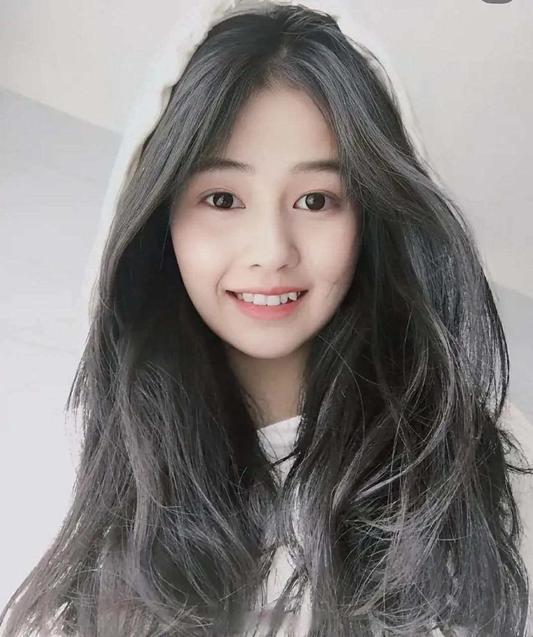 白鹿早期的虎牙笑起来好可爱,应该留着的,感觉比现在更有辨识度,虽然