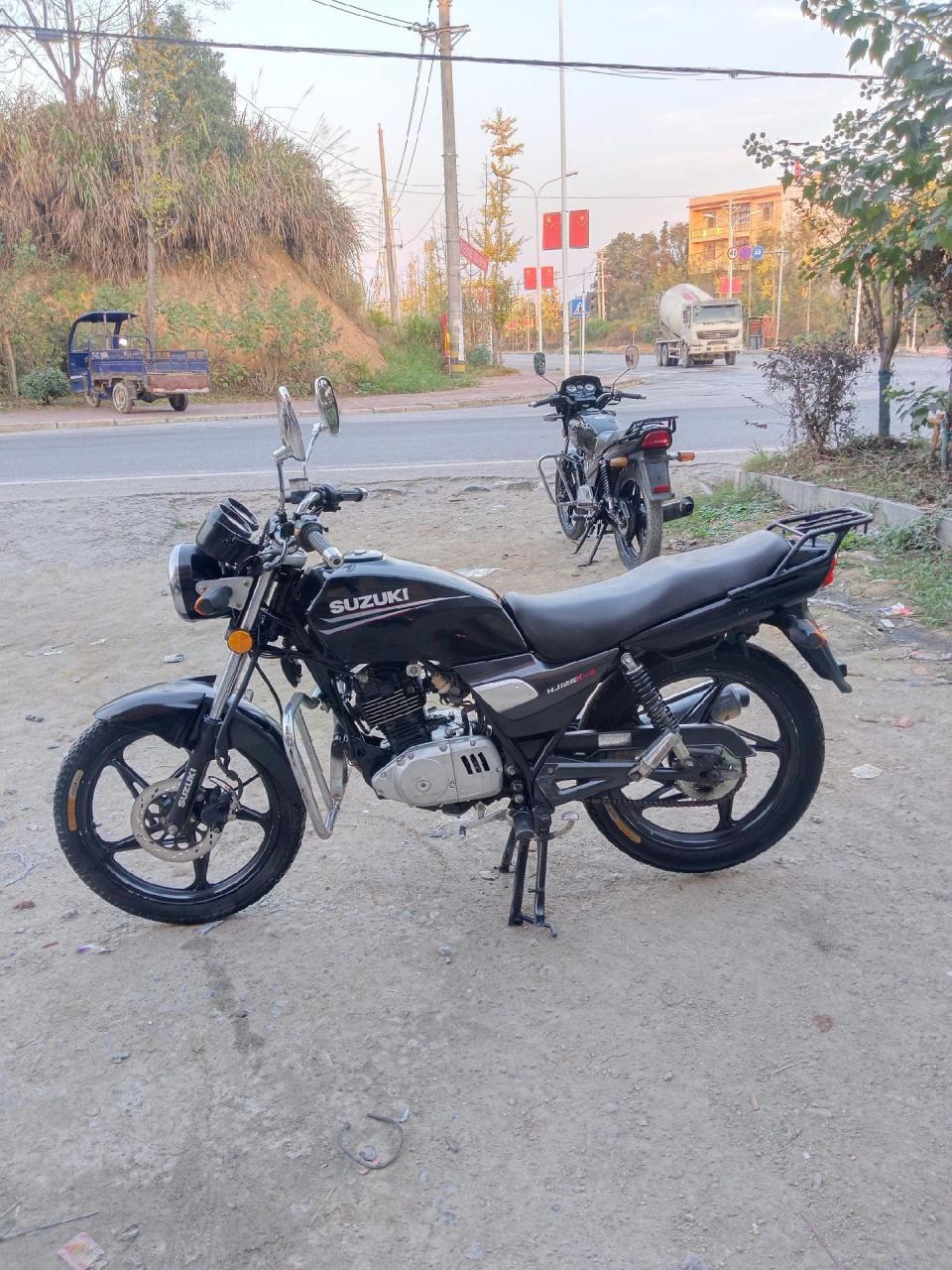 精品豪爵铃木钻豹125运动版到货,黑机头,成色嘎嘎新动力好,骑行舒服