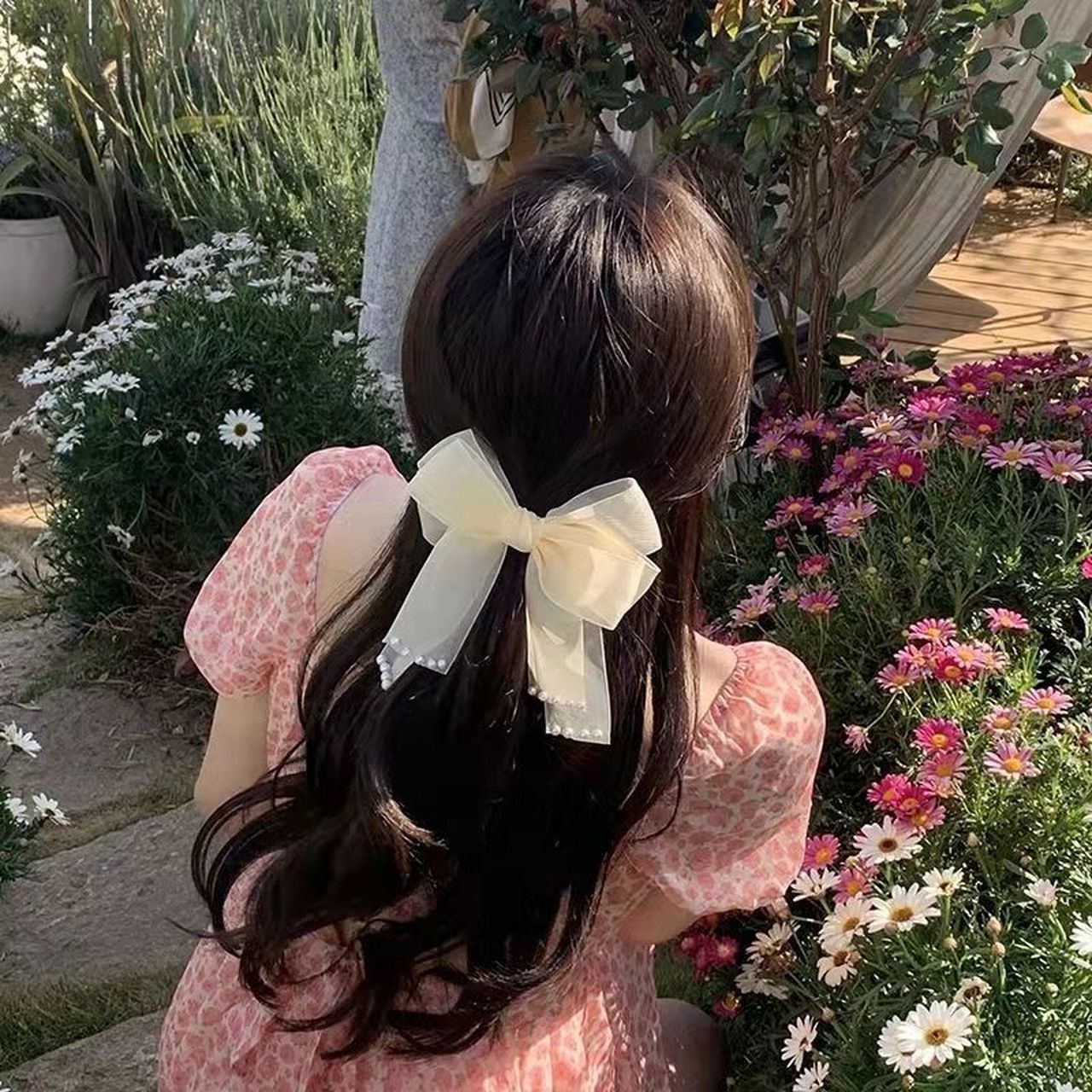 女生头像背影不露脸温柔蝴蝶结