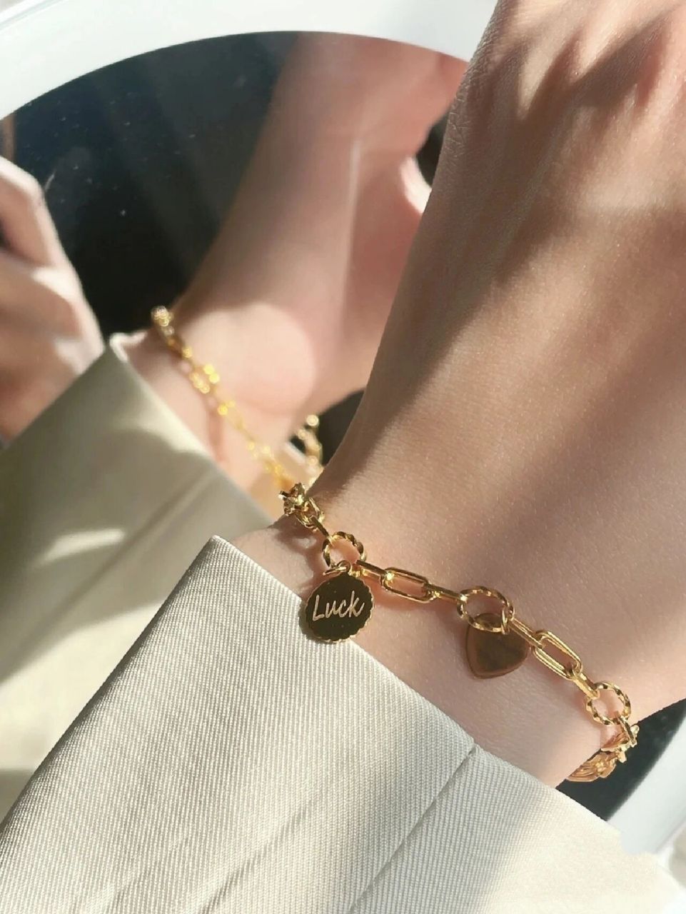 周大福lucky手链 周大福的莫比乌斯环 lucky 手链 莫比乌斯会挑人一点