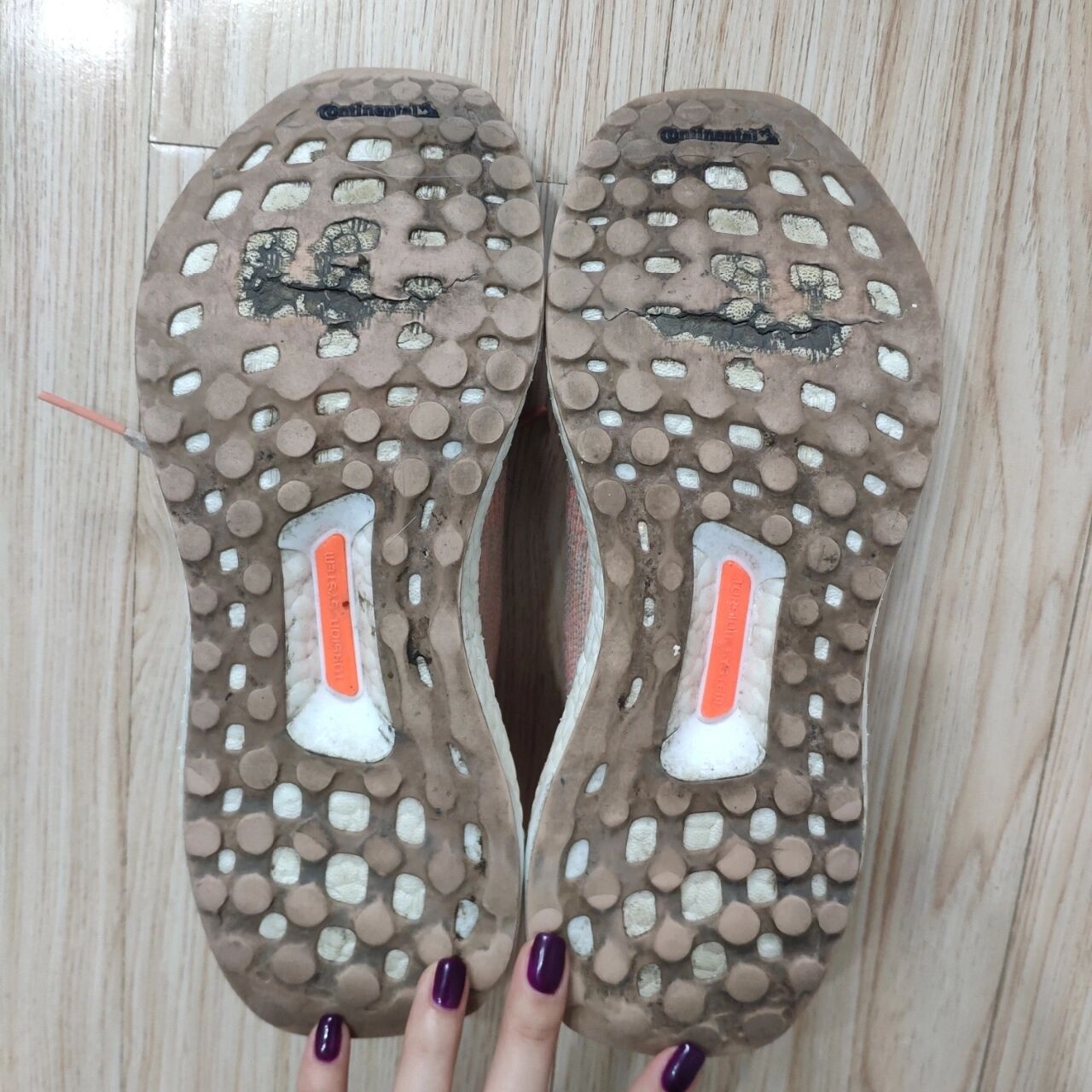 adidas ultraboost跑步鞋穿9个月前掌底裂了 最后加上个新鞋底做一下