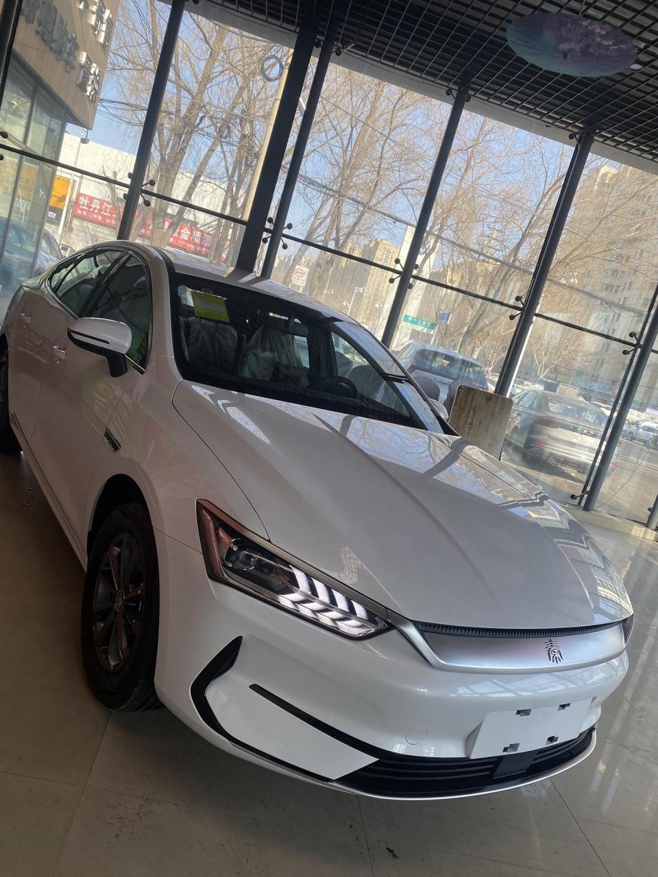 比亚迪秦plus ev出行版续航510km 三电质保8年90万公里 s级豪华运动