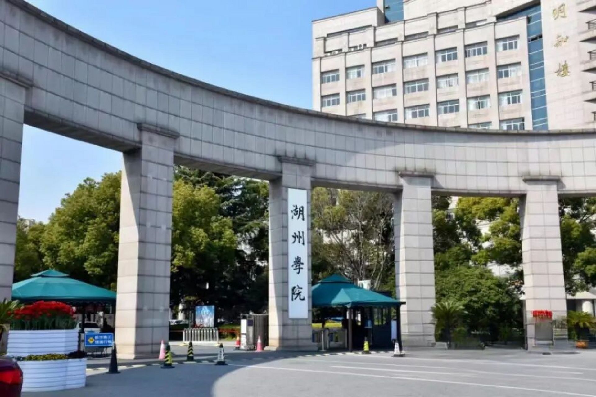 欢迎报考湖州学院93 99最关注滴寝室问题(照片8815)16615