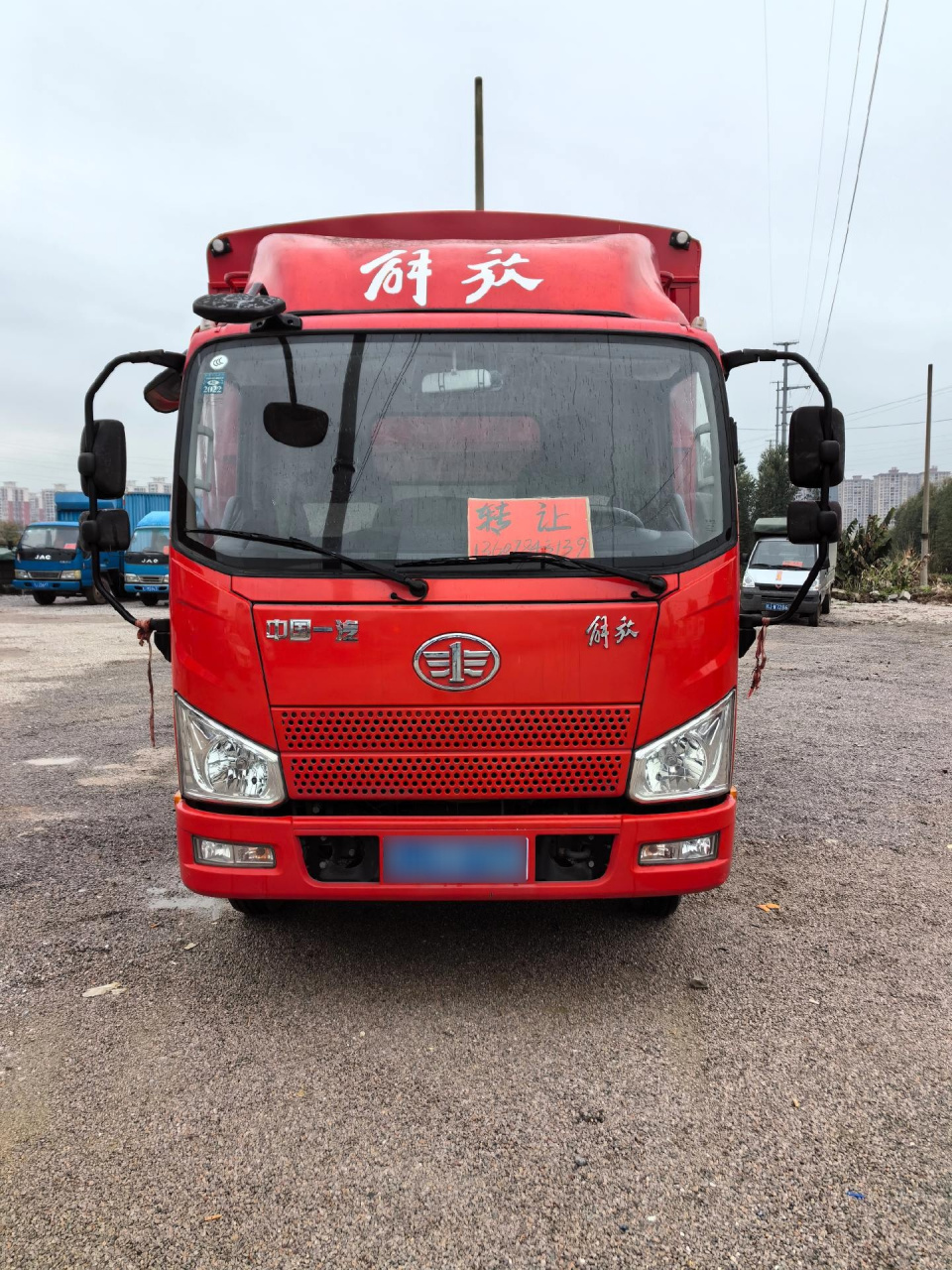解放j6f轻卡,130马力,6档,断汽刹,带平横杆的车开着较平稳.
