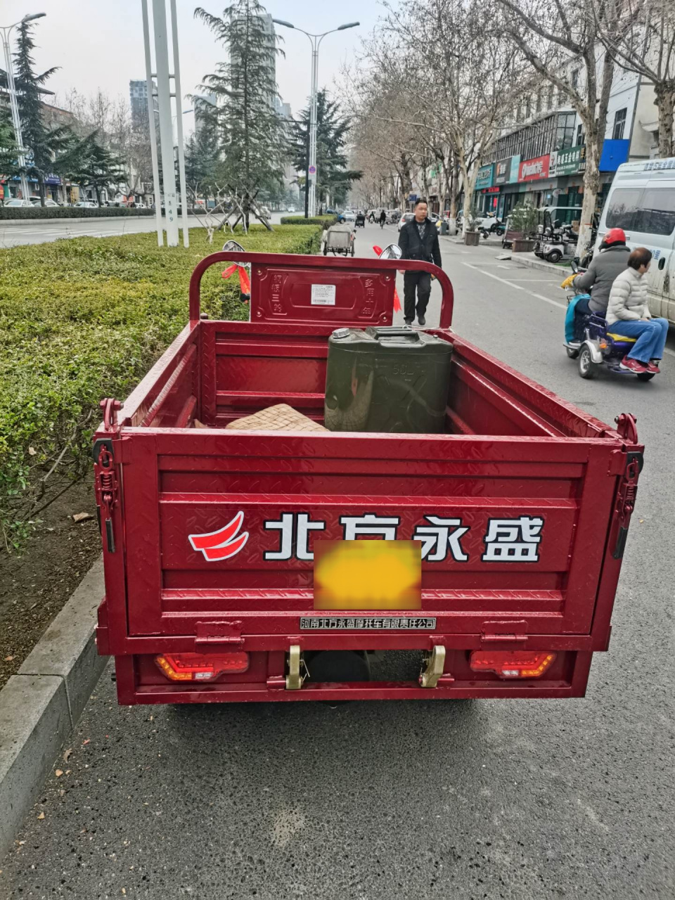 骑北方永盛三轮车 龙年大吉 发大财 行好运05有需要三轮车的顾客