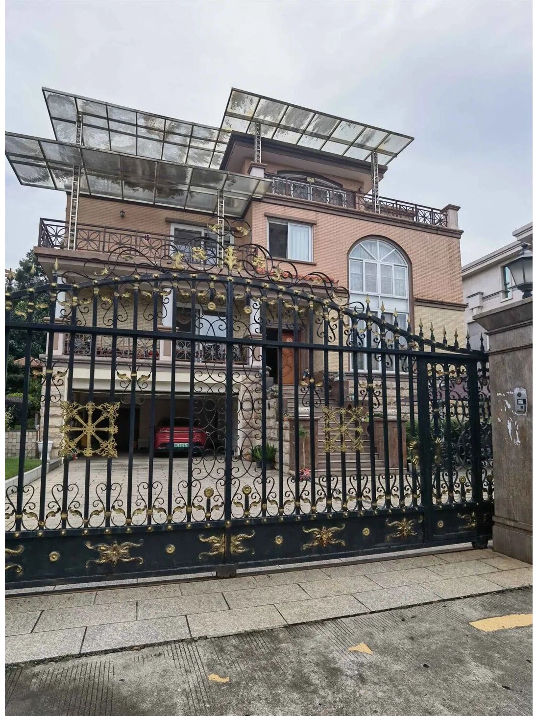 南宁"最贵法拍房"被37岁女子拿下