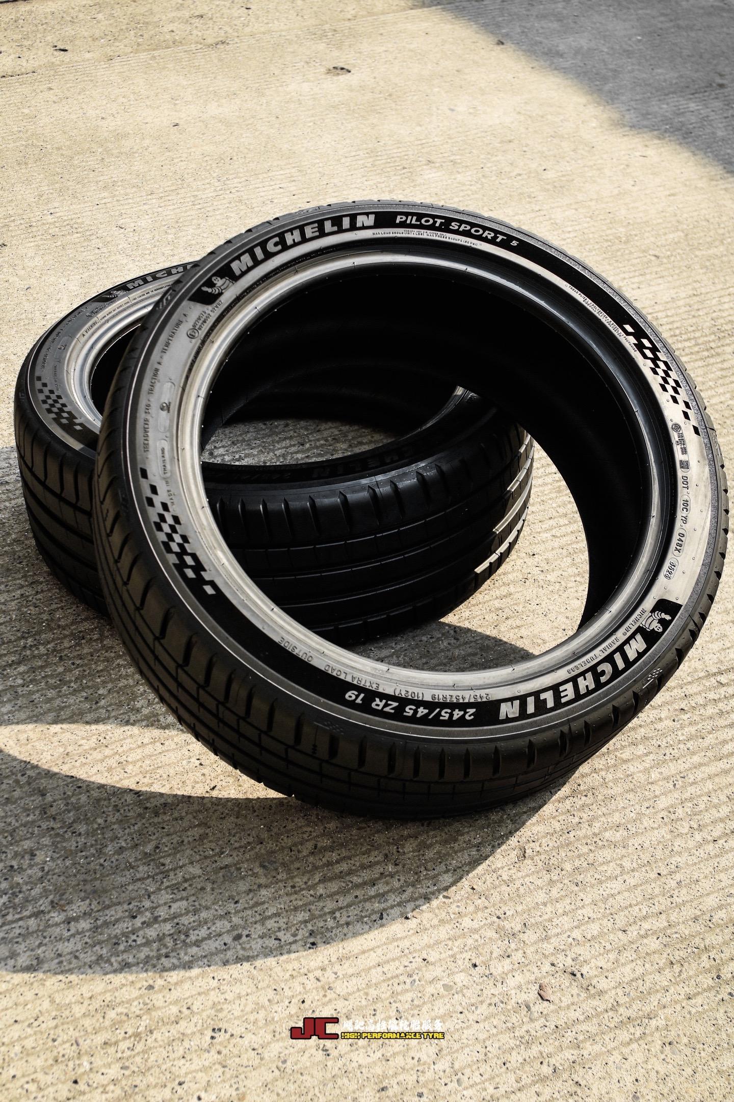 高颜值入门级运动轮胎,米其林竞驰 ps5 pilot sport 5 ;阳光照射下的