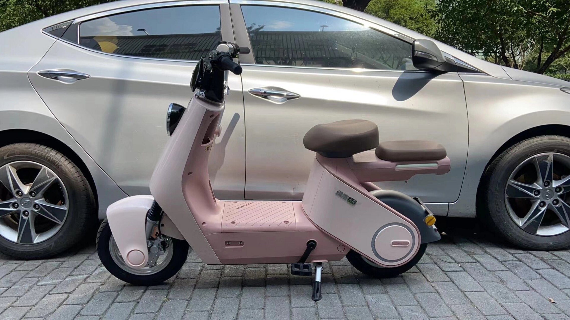 绿源液冷电动车 绿源电动车现在做的也太漂亮了吧,哇塞的外观,搭配