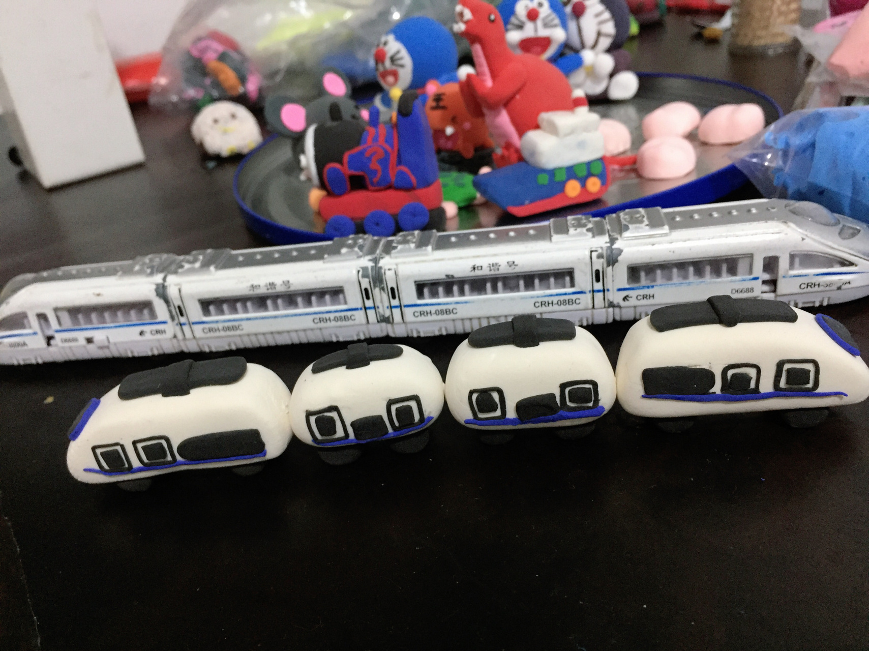 新手粘土手作小火车 娃让给家里的列车做个小伙伴, 于是就做了, 看着