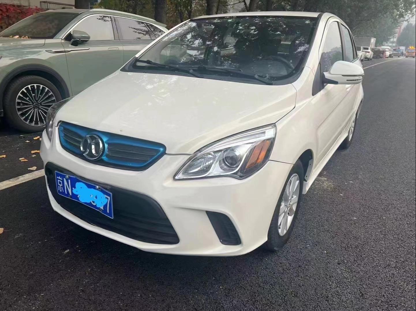 2015年北汽新能源 ev160 纯电动新能源 满电续航160公里 带快慢充