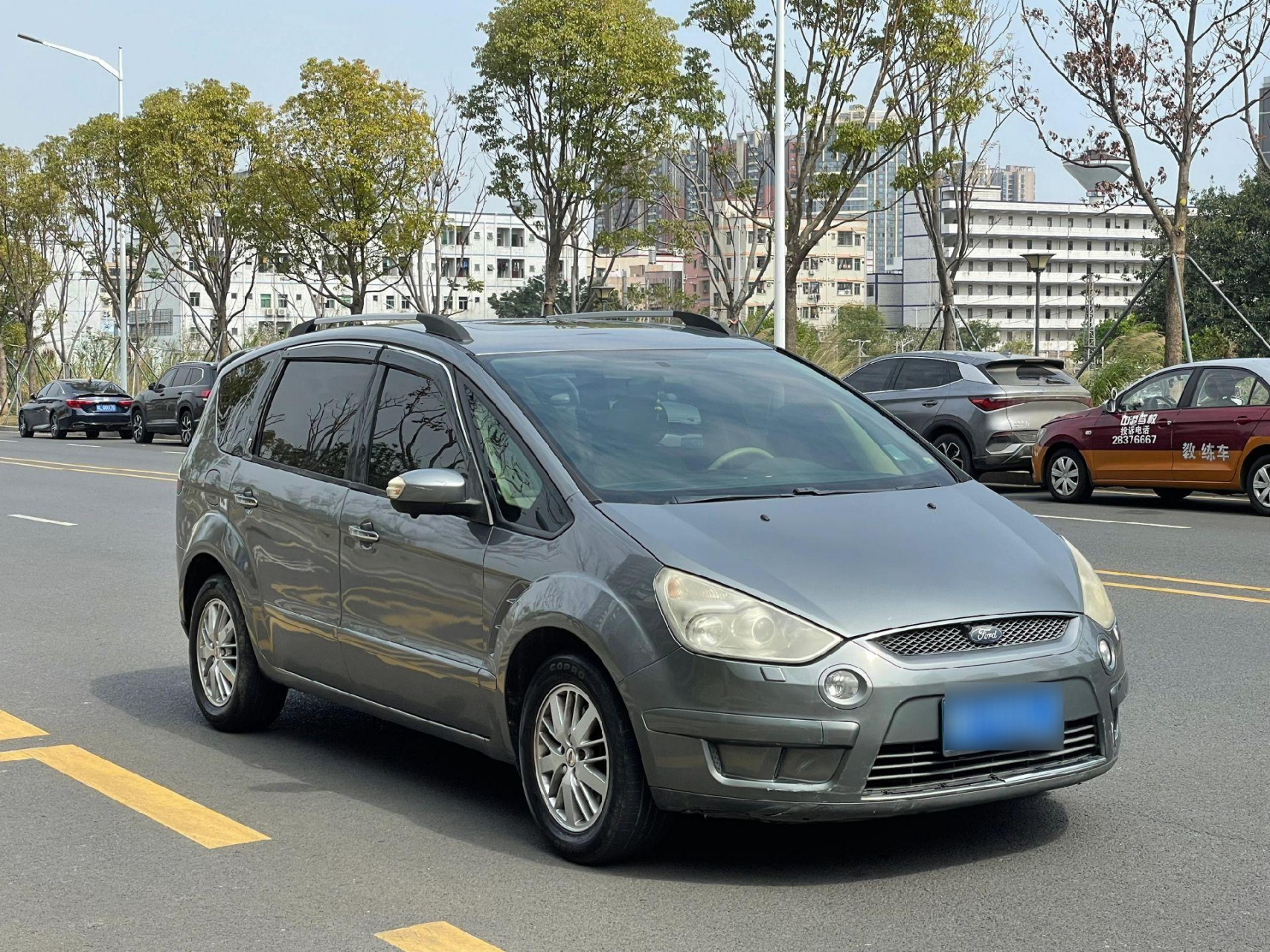 2011年福特 7座麦柯斯  2.3l排量    精品车况   20万公里.