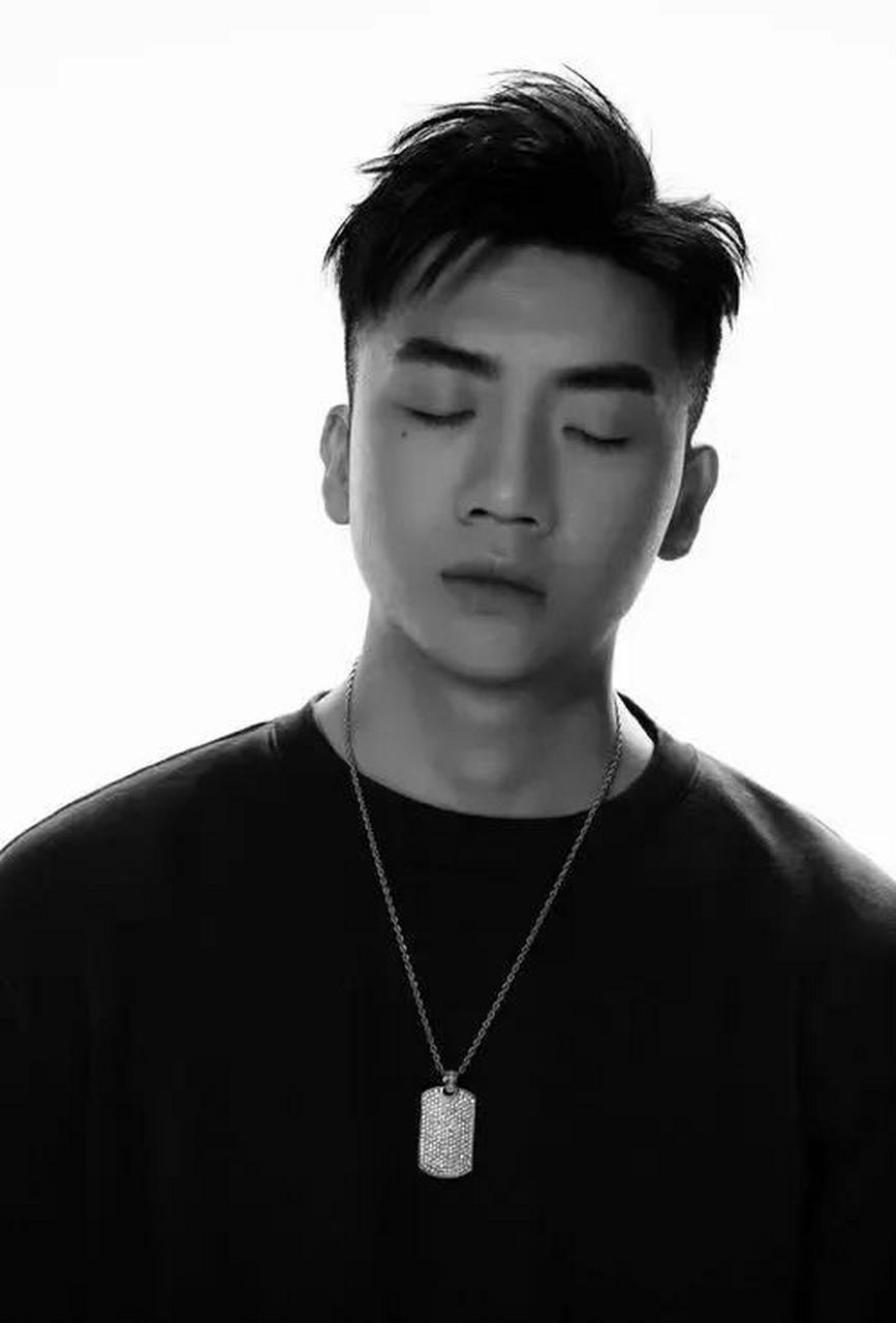 娱乐聚焦 为什么都是地上rapper,杨和苏和那吾克热被对待的区别这么大