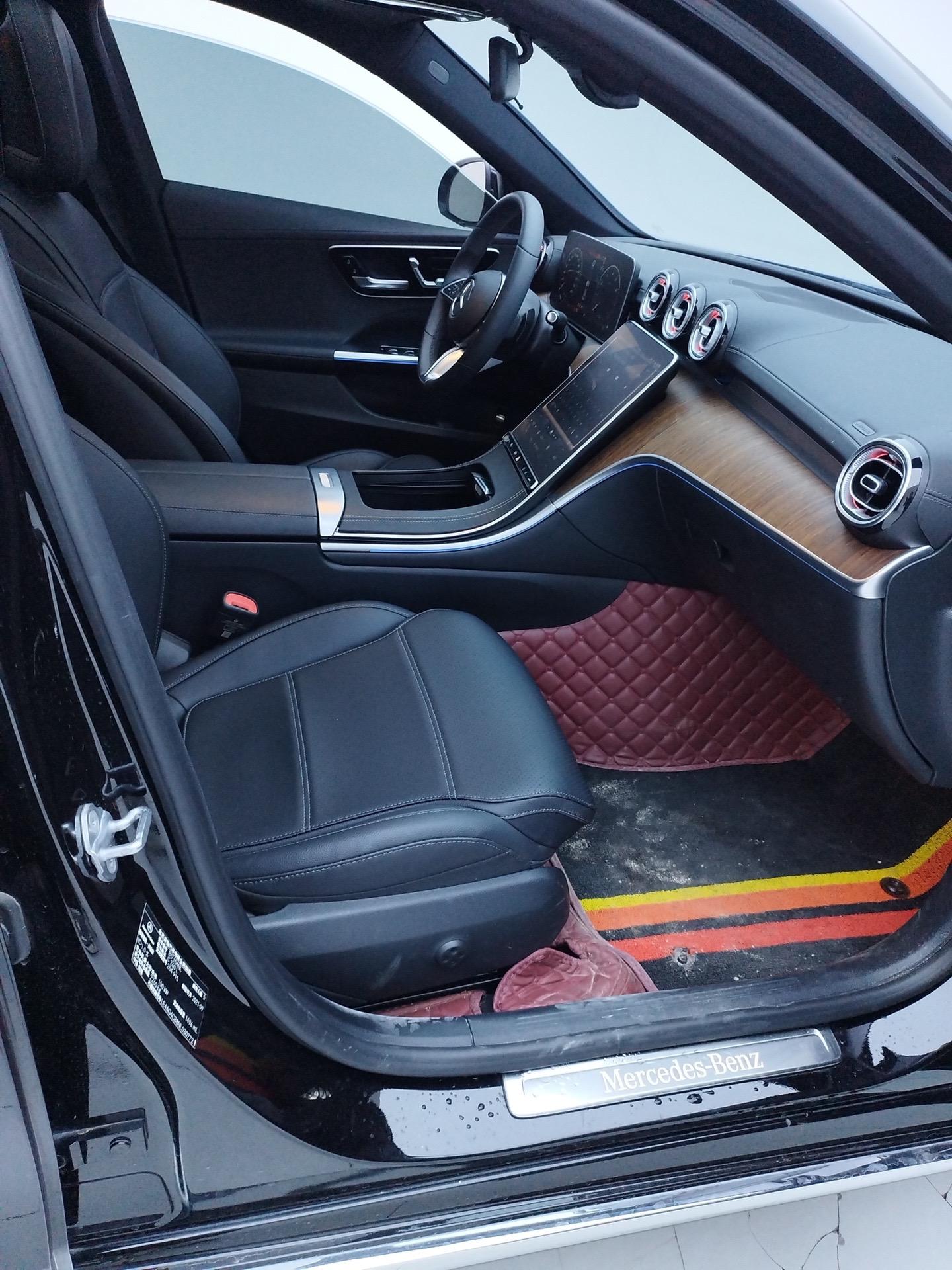 黑色立标奔驰c260l