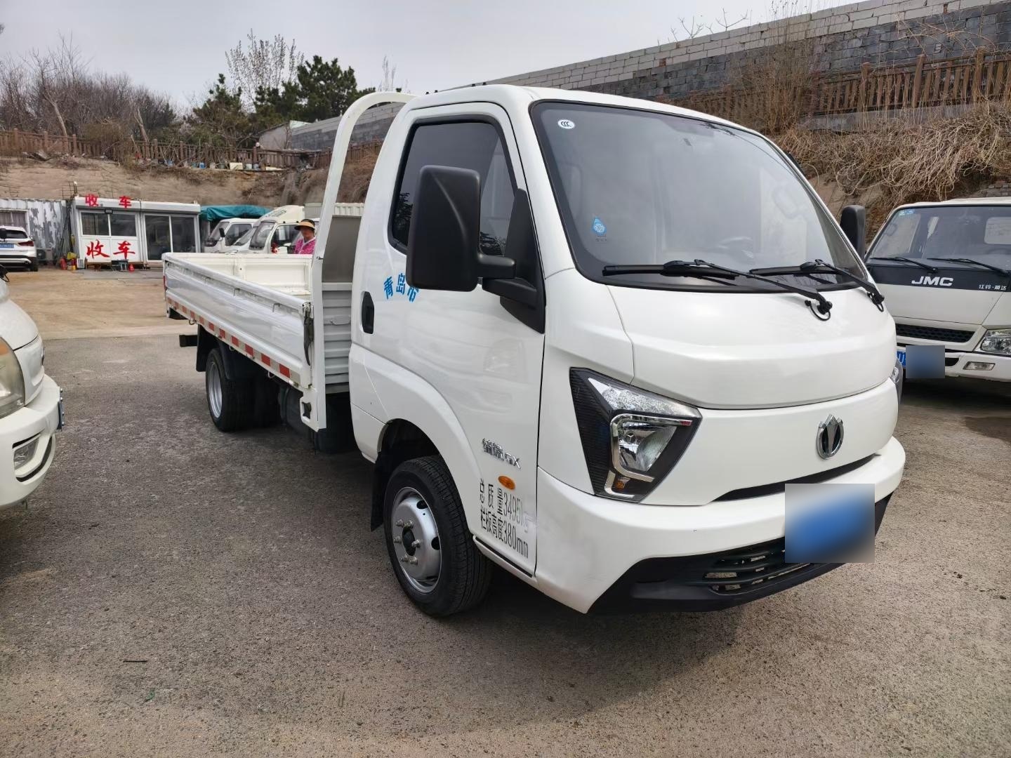 新到23年6月上牌飞碟缔途单排3.6米平板一辆,汽油1