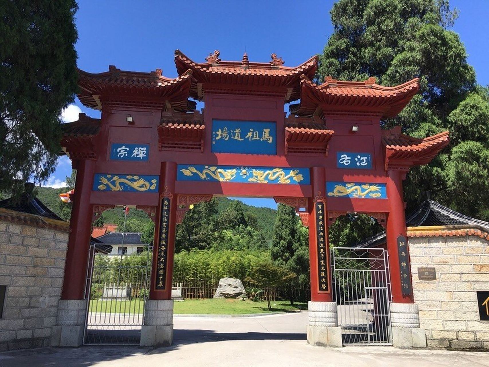 禅韵十足的千年古寺 | 江西靖安宝峰寺 俗话说,心静自然凉.