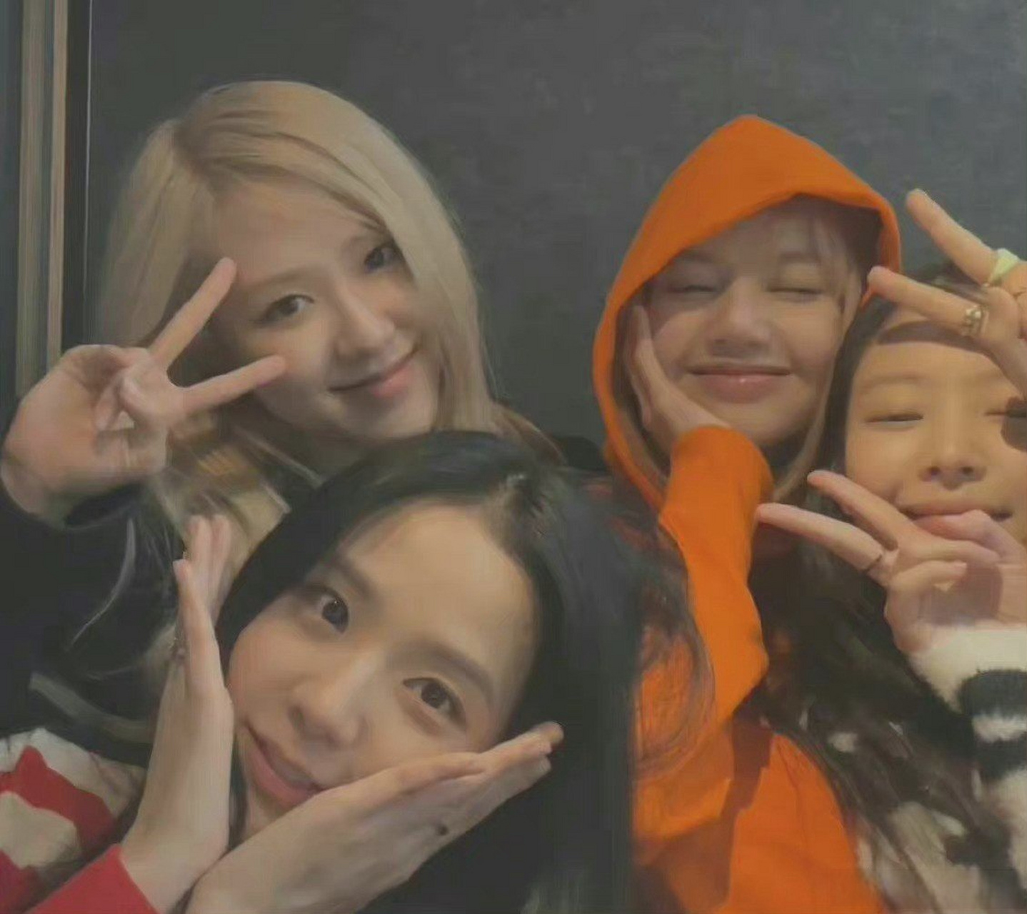 blackpink直播,这生图状态真的一个比一个好啊,都好漂亮哦,不愧是完颜