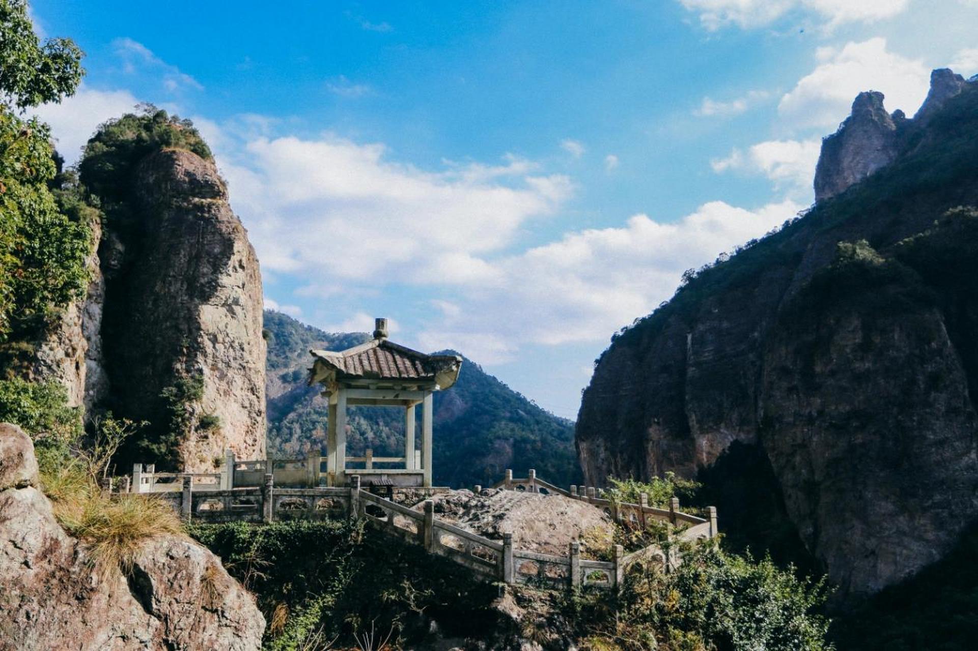 雁蕩山必打卡三大景點,走進神鵰俠侶世界 說起浙江的山,很多人都會