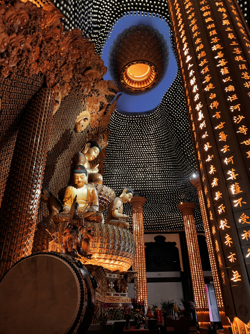 桐乡-香海禅寺 万佛宝殿非常震撼     	 香海禅寺位于浙江省嘉兴市