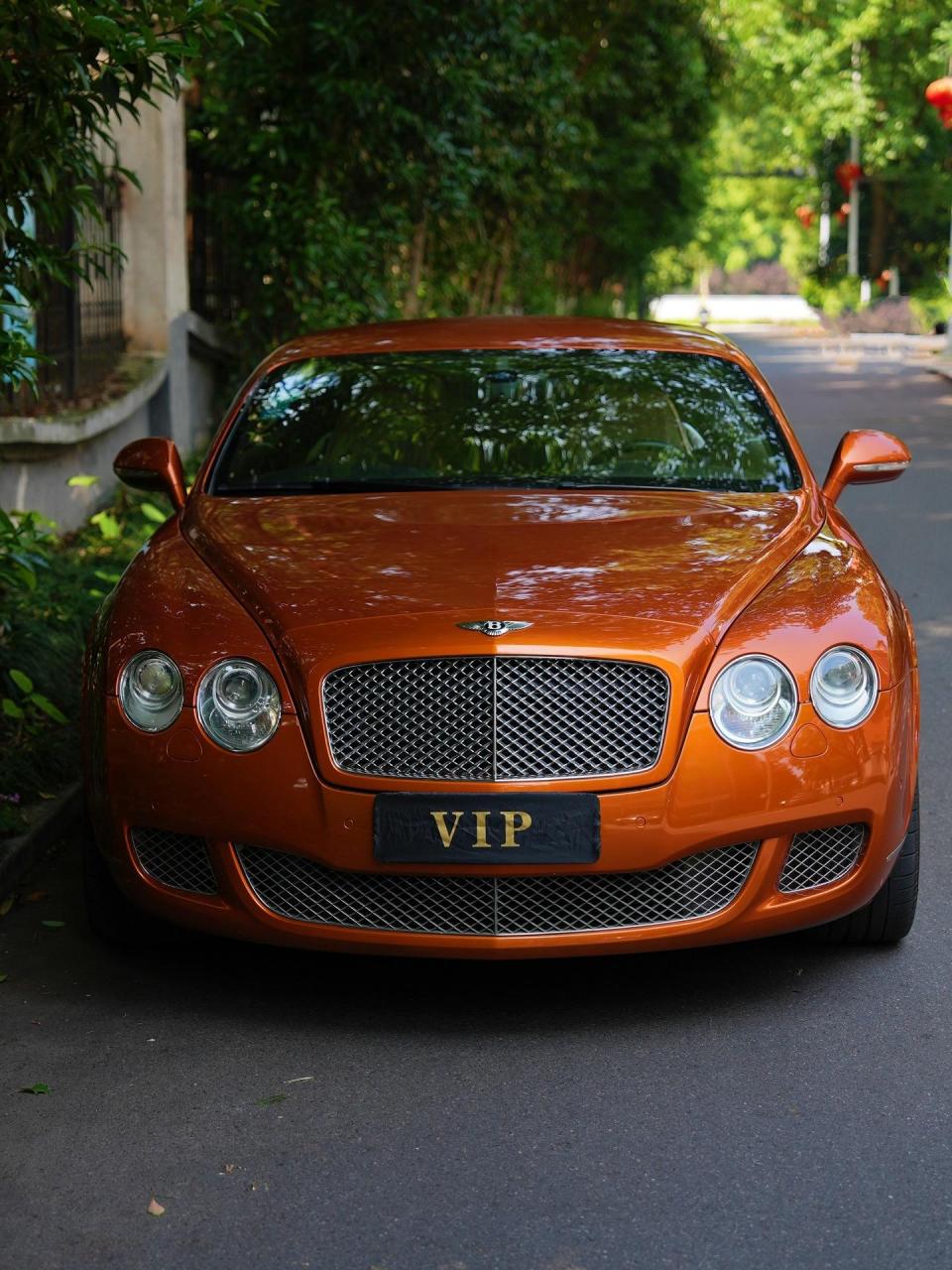 0t 12缸!爱马仕橙色原车漆,双拼色内饰,最美gt跑车.年少有为开宾利.