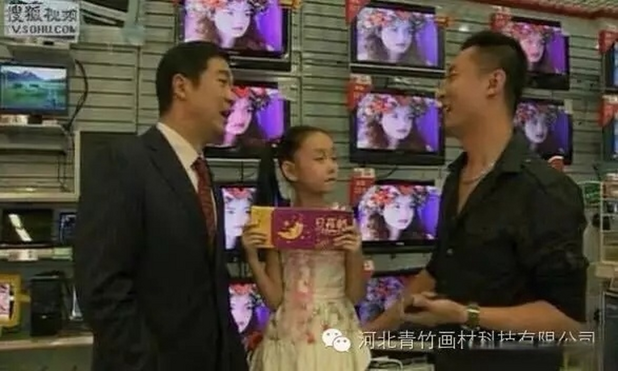 那时候的张国立老师还很年轻,而我无意间在剧中发现了曾经叫月亮船
