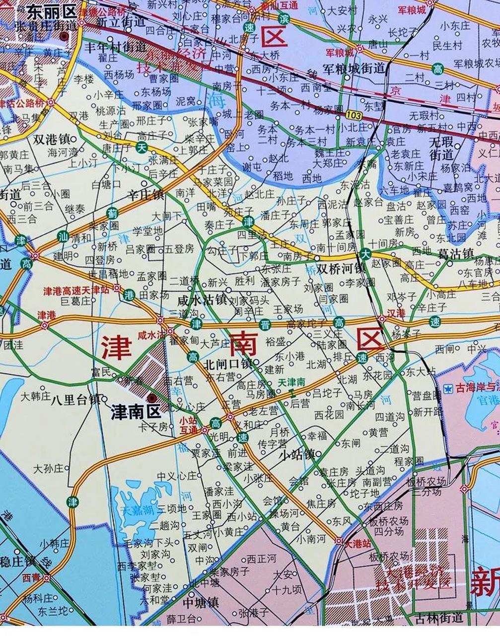 天津军粮城是一个地名,叫军粮城街道,位于东丽区东部,津南区以北,往东