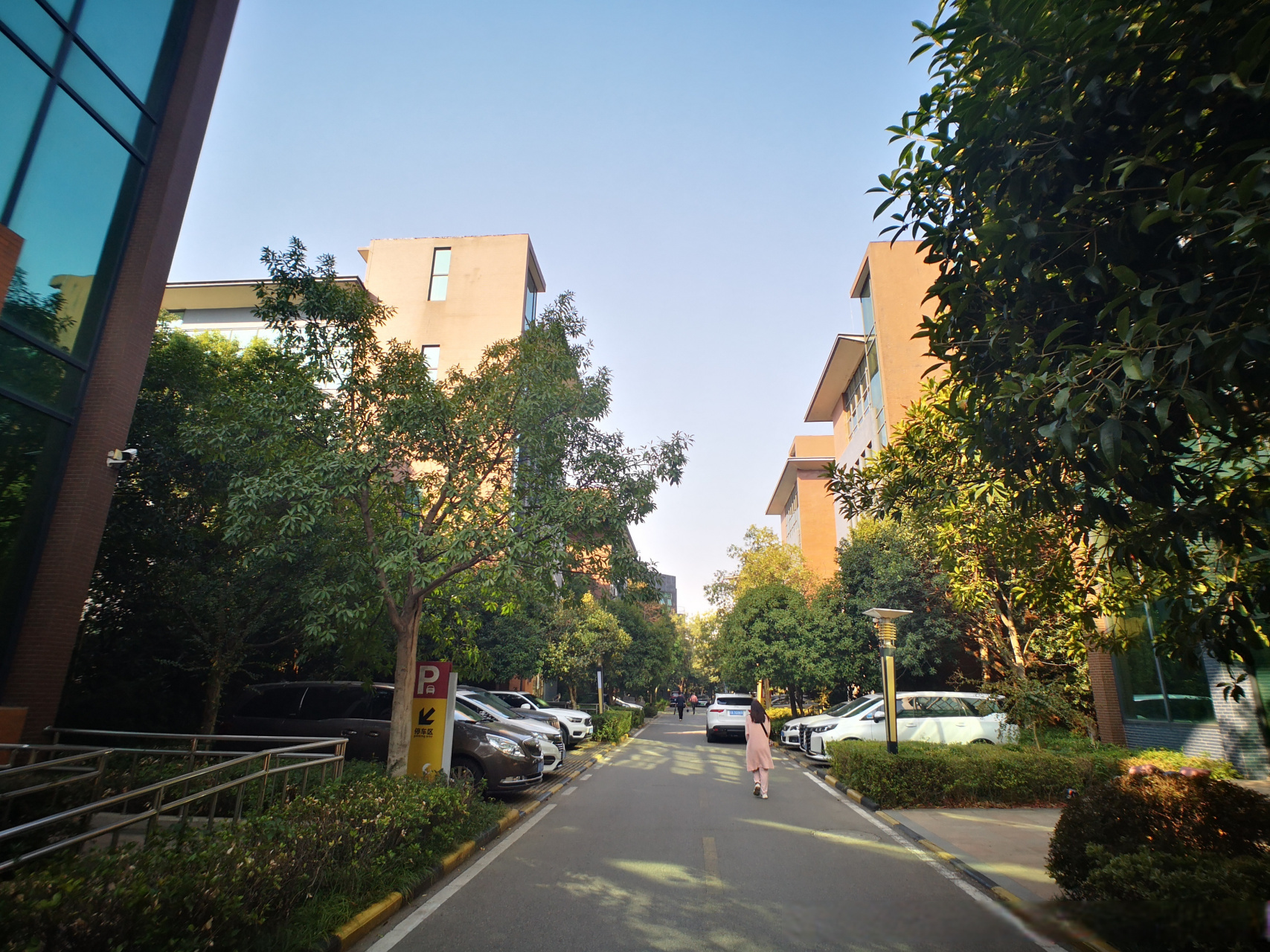 金盛荣力龙阳广场希望获得重生 武汉经济开发区18c2地块土地使用权及